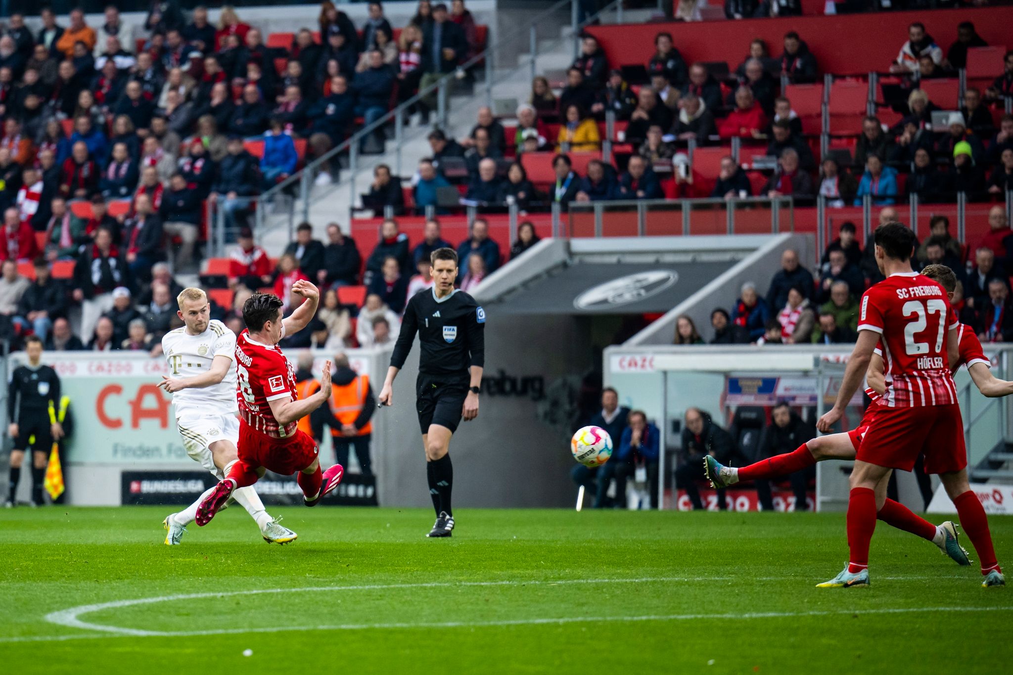 Brechstange hilft: Bayern fehlt in Freiburg die Leichtigkeit