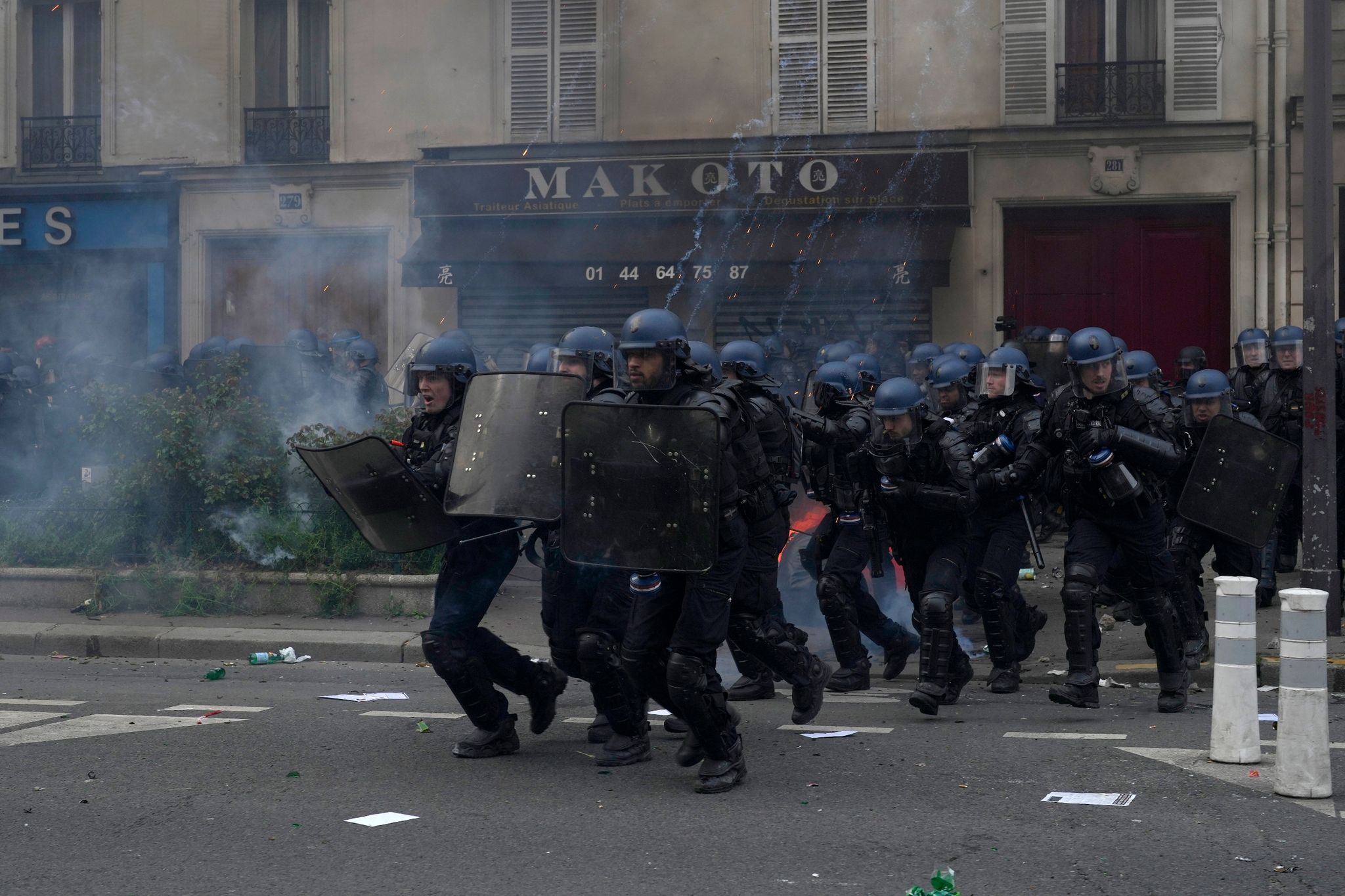 Proteste in Frankreich: Über 1000 Einsatzkräfte verletzt