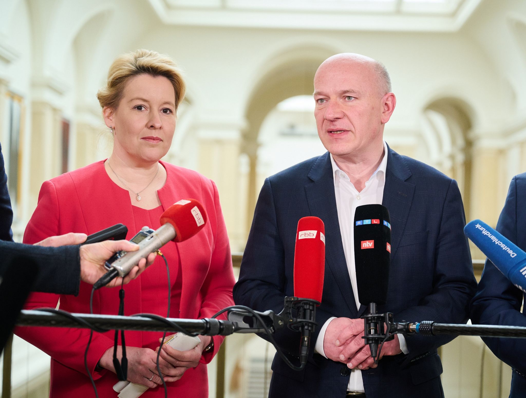 CDU und SPD in Berlin stellen Koalitionsvertrag vor