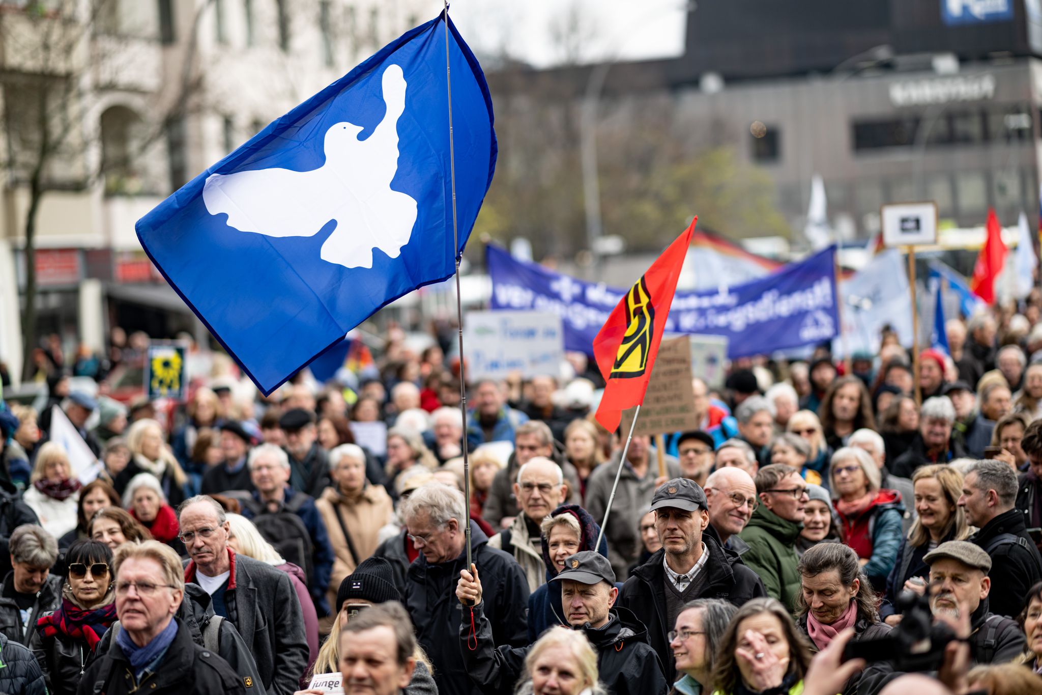 Tausende bei Ostermärschen: Für Frieden und gegen Aufrüstung