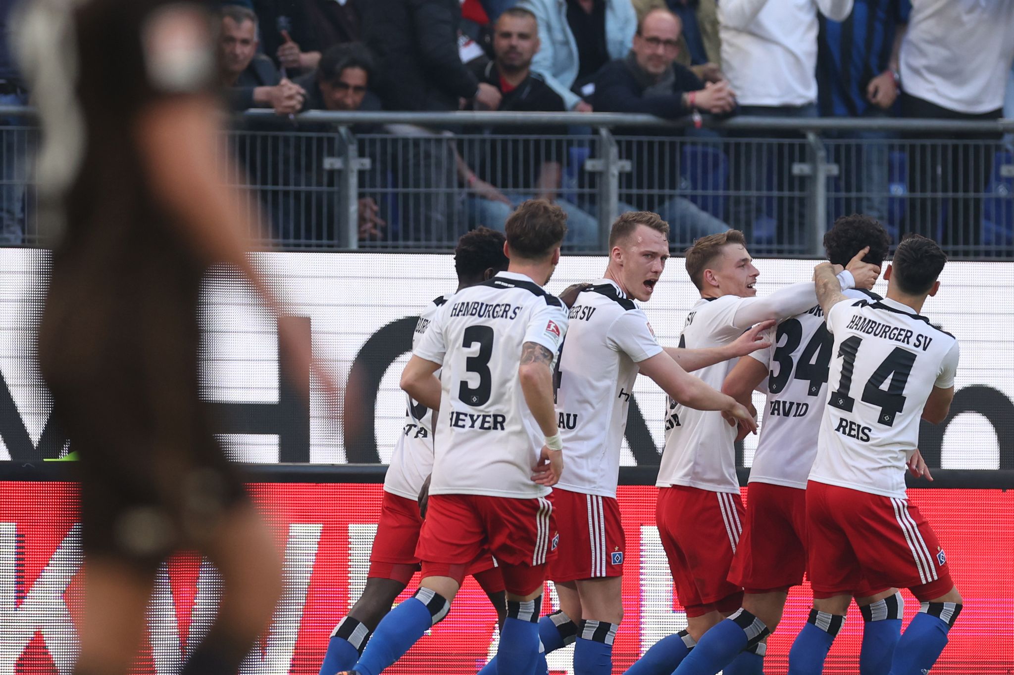 HSV gewinnt Sieben-Tore-Derby – Darmstadt besiegt Karslruhe