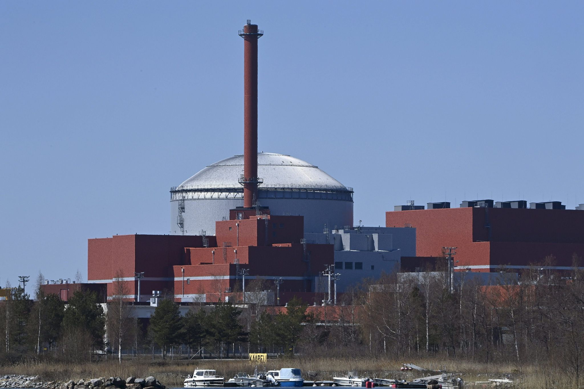 Neuer Atomreaktor in Finnland nimmt Stromproduktion auf