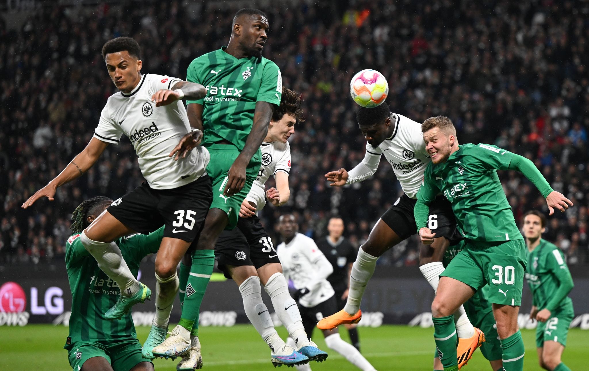 Frankfurt rettet späten Punkt gegen Gladbach