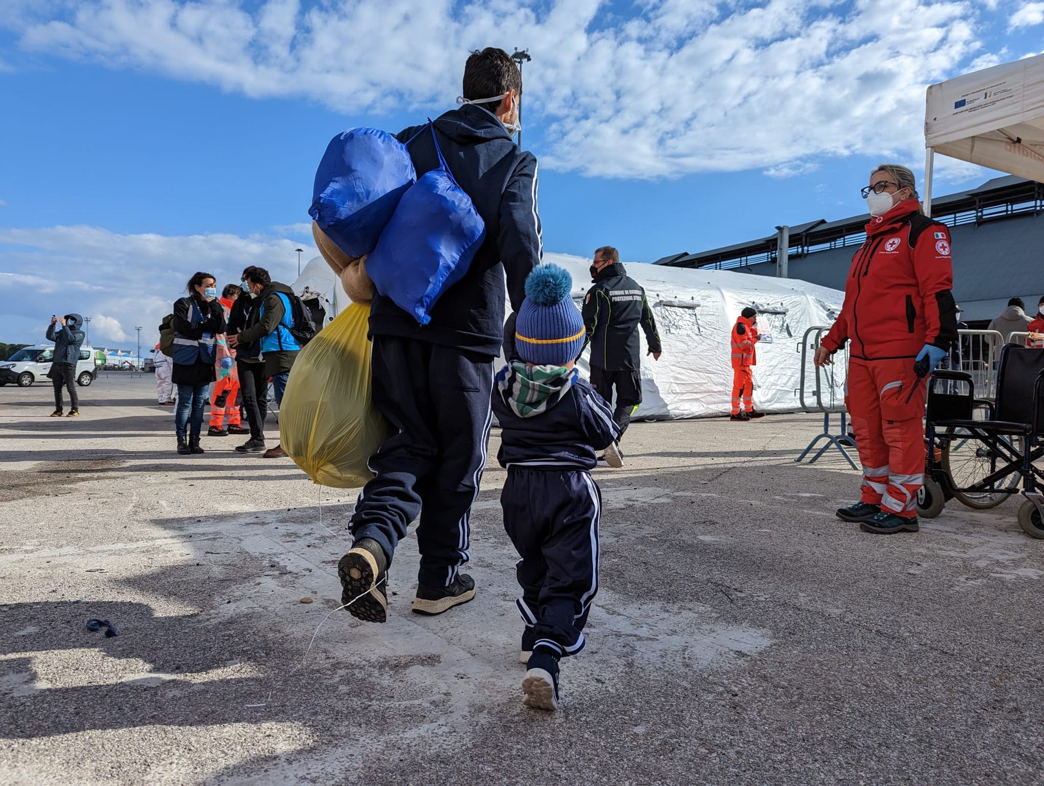 Rettungsschiff bringt 339 Bootsmigranten nach Italien