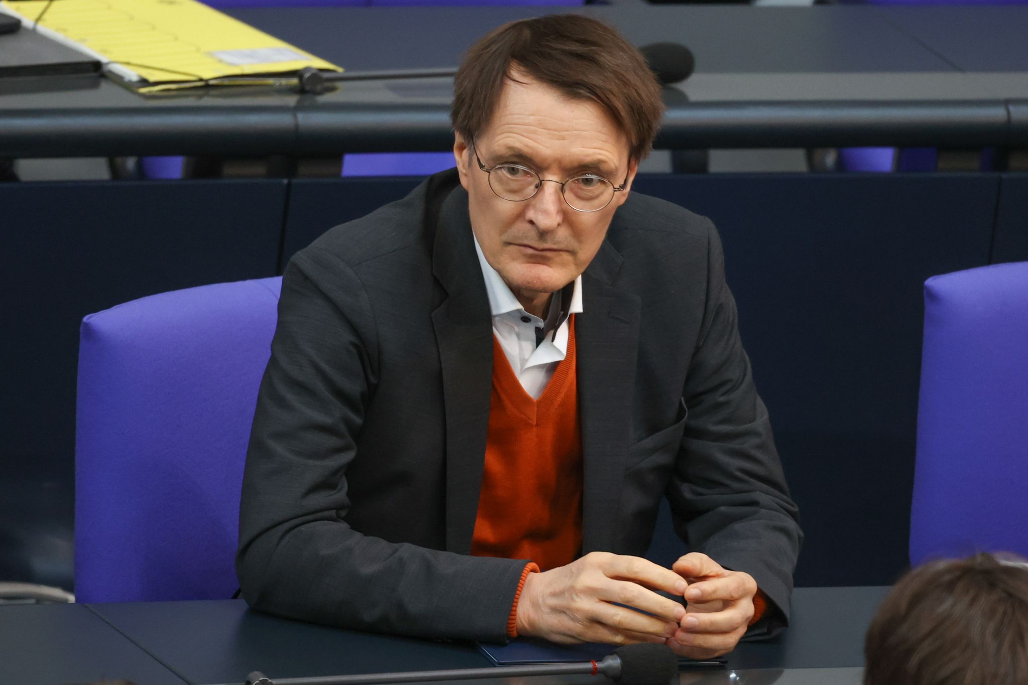 Lauterbach verteidigt Pflegereform