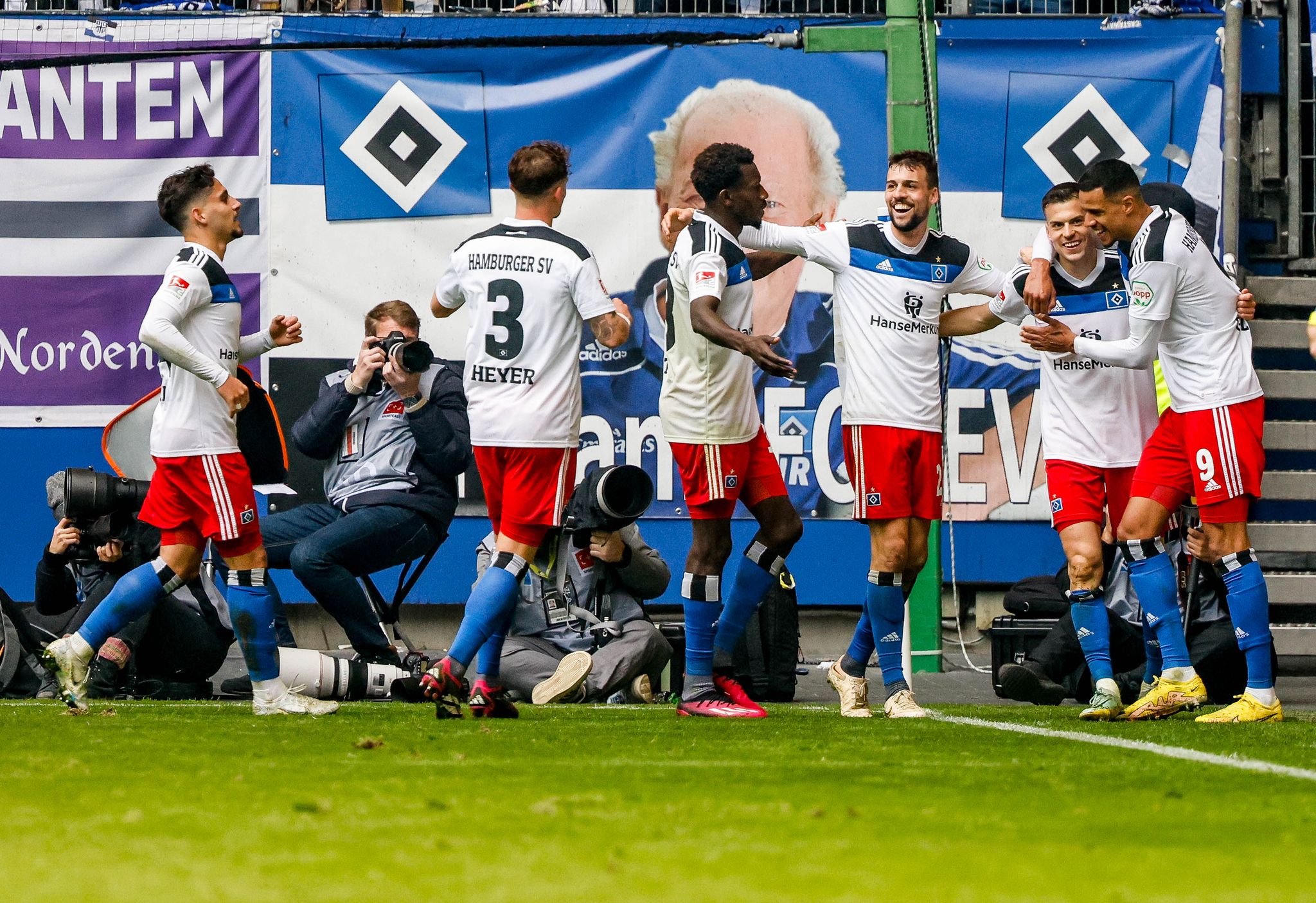 Hamburg beendet Talfahrt mit Spektakel – St. Pauli-Sieg