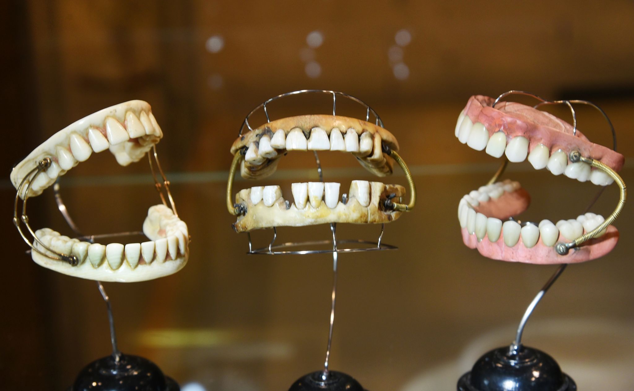 Dentalmuseum zeigt Skurriles und Religiöses