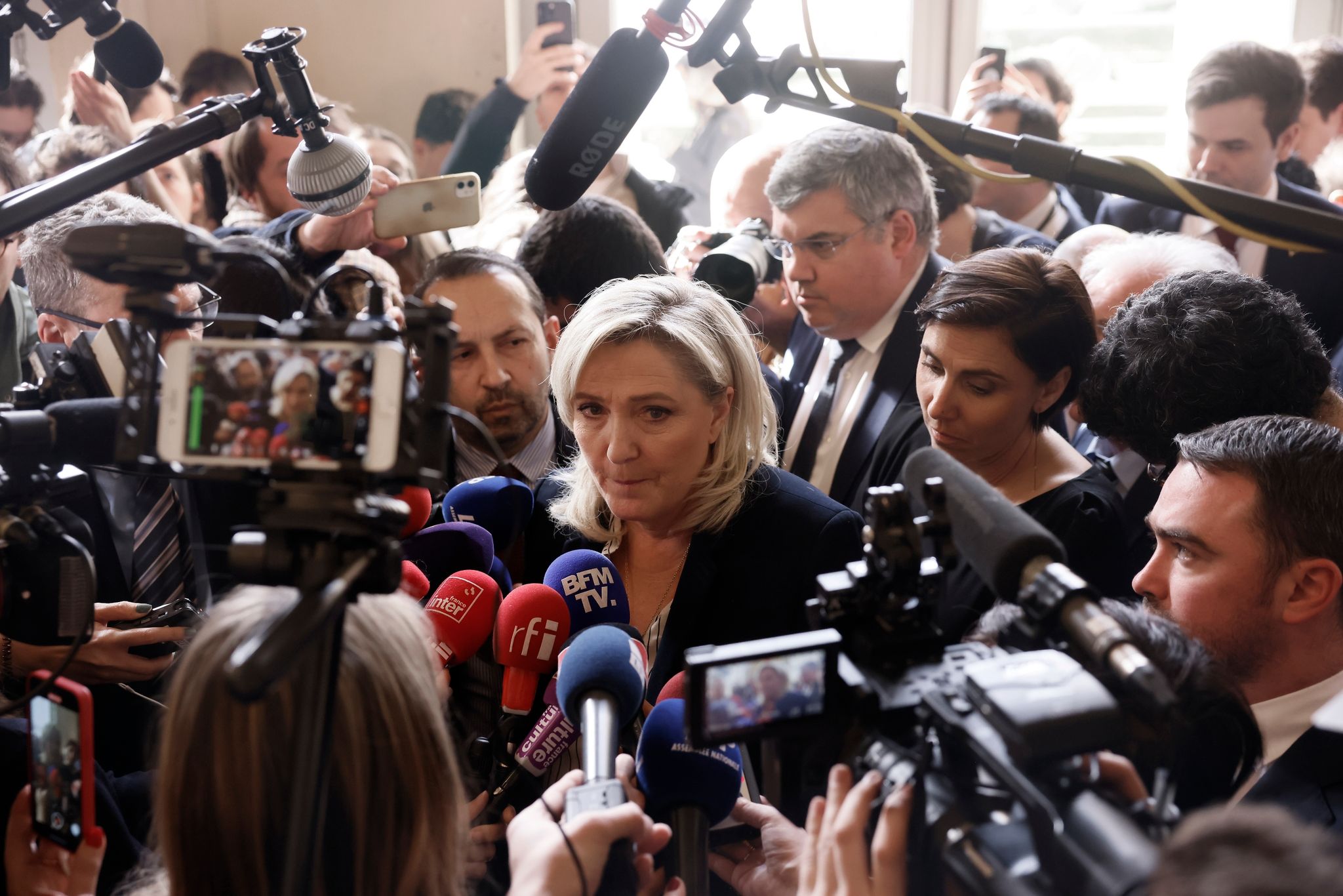 Marine Le Pen: Stille Profiteurin des Rentenstreits