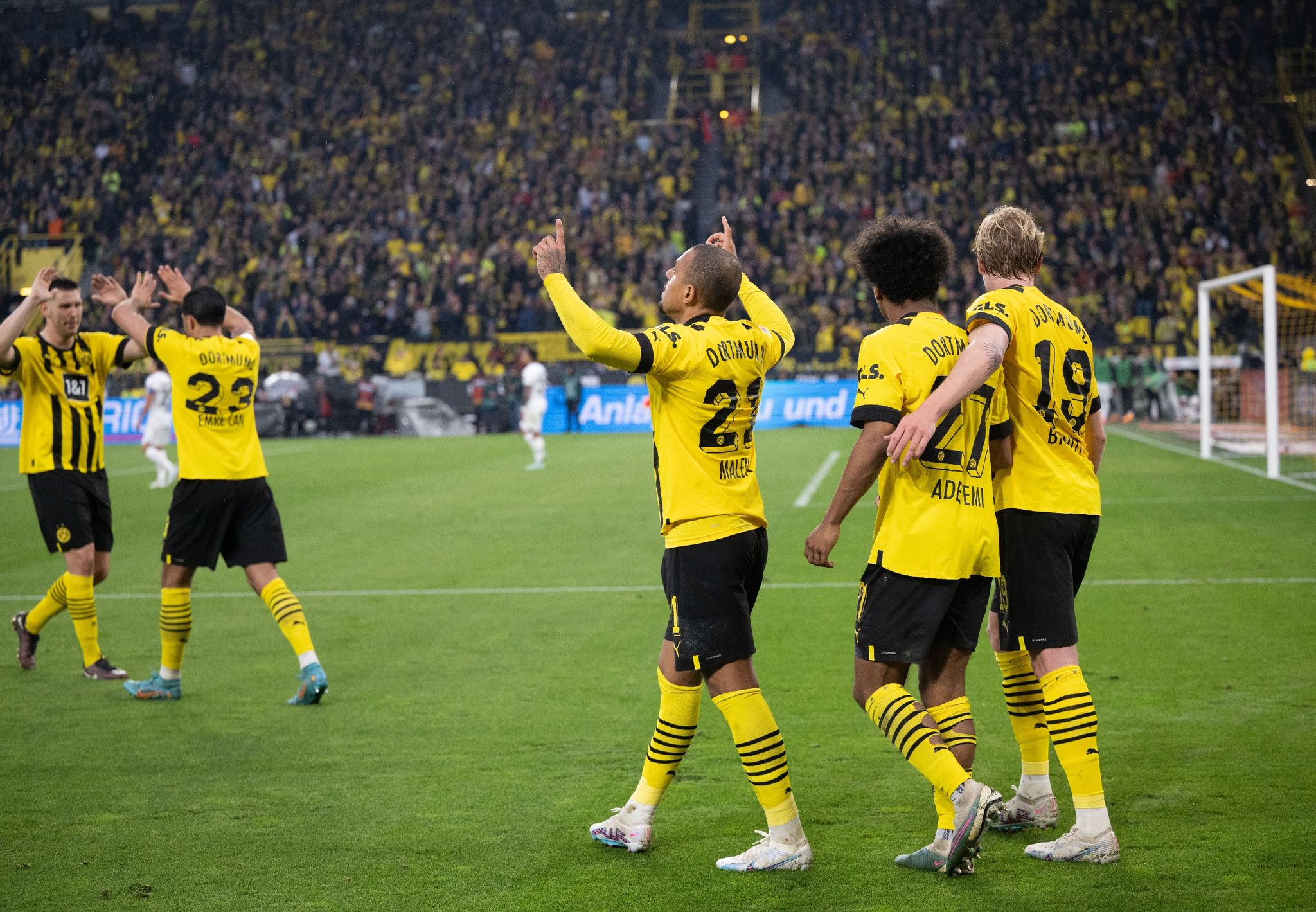 BVB stürmt an die Spitze: 4:0 gegen Frankfurt