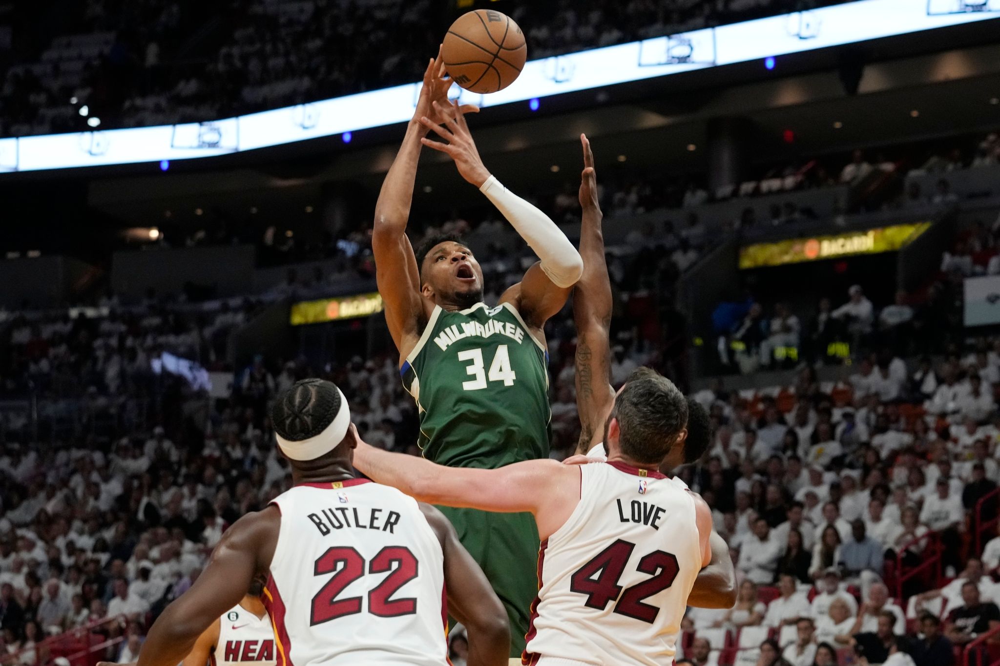 NBA: Milwaukee droht frühes Playoff-Aus