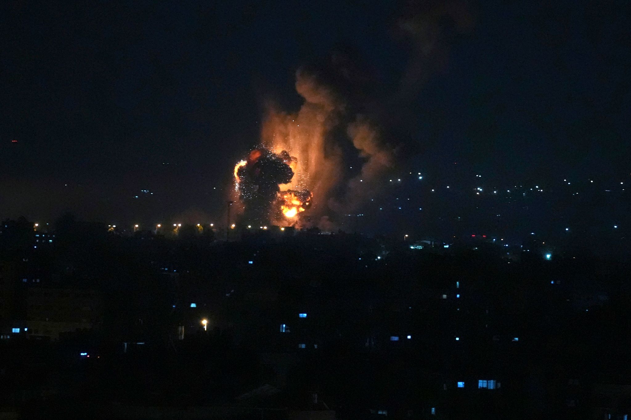 Neue Eskalation in Nahost: Angriffe aus Libanon und Israel