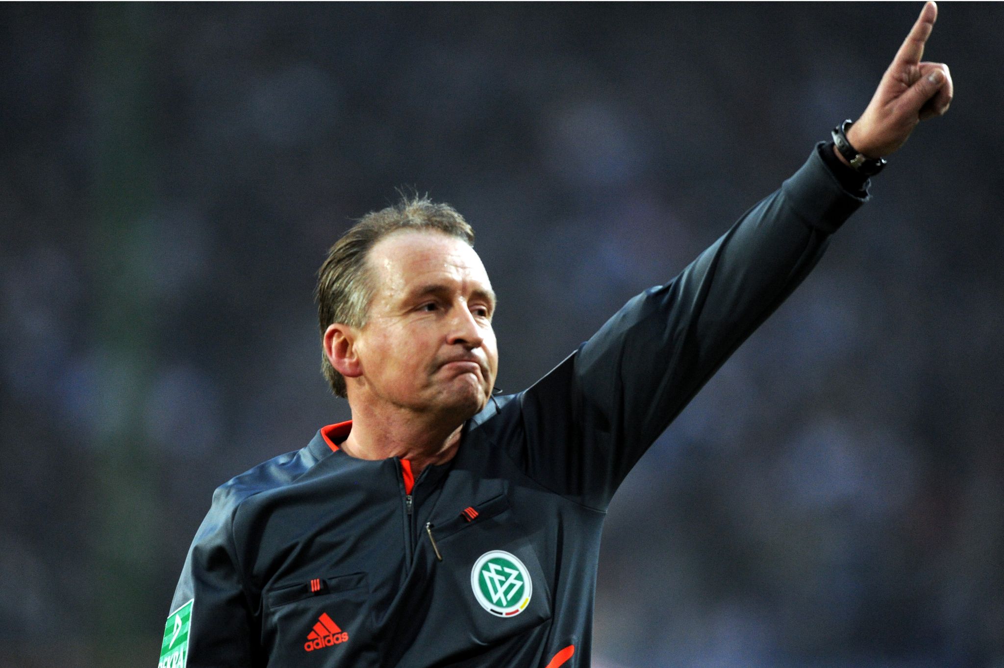 Der Fußball verzweifelt an der Handspiel-Regel