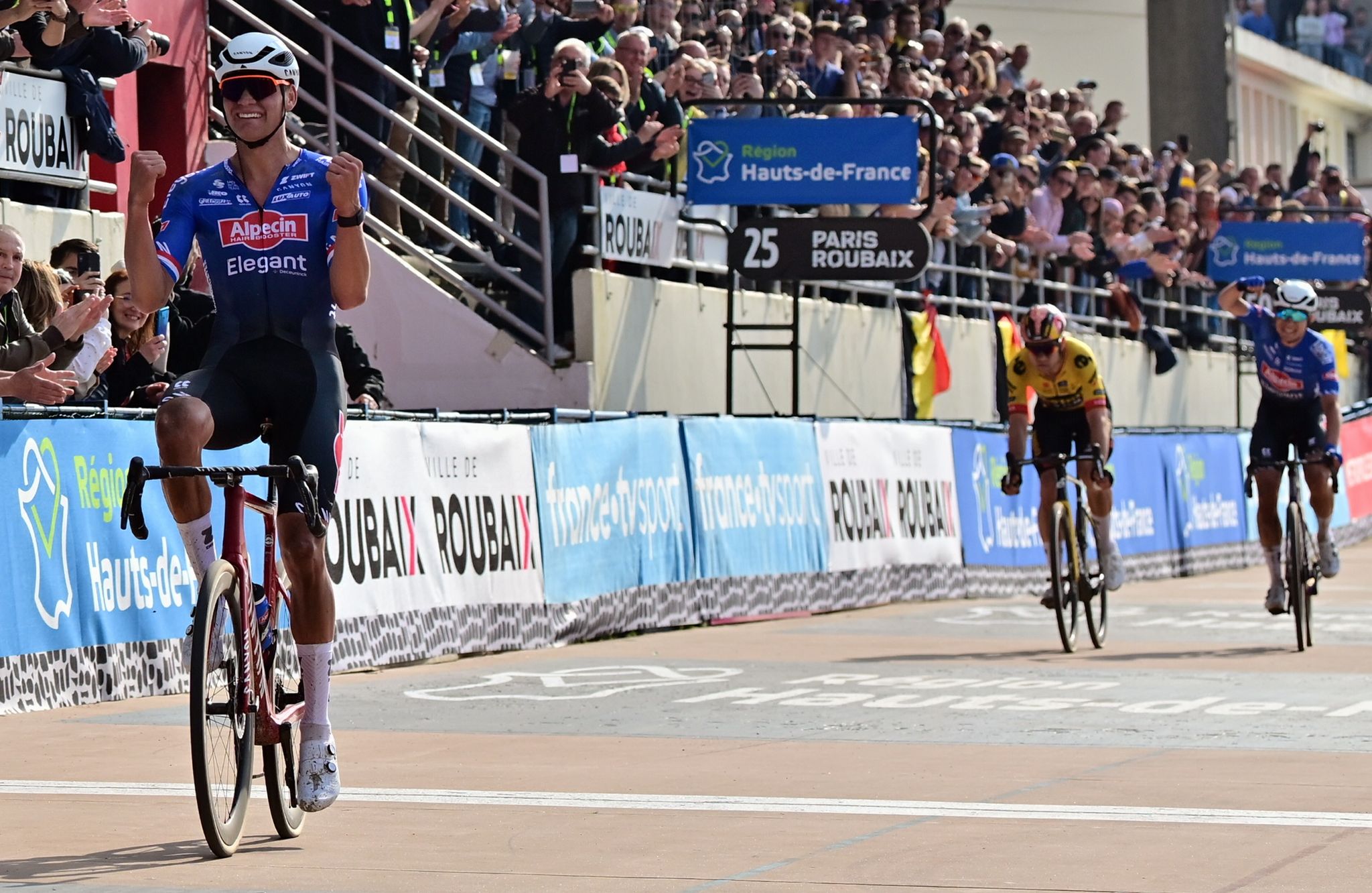 Van der Poel siegt in Roubaix – Sturzpech für Degenkolb