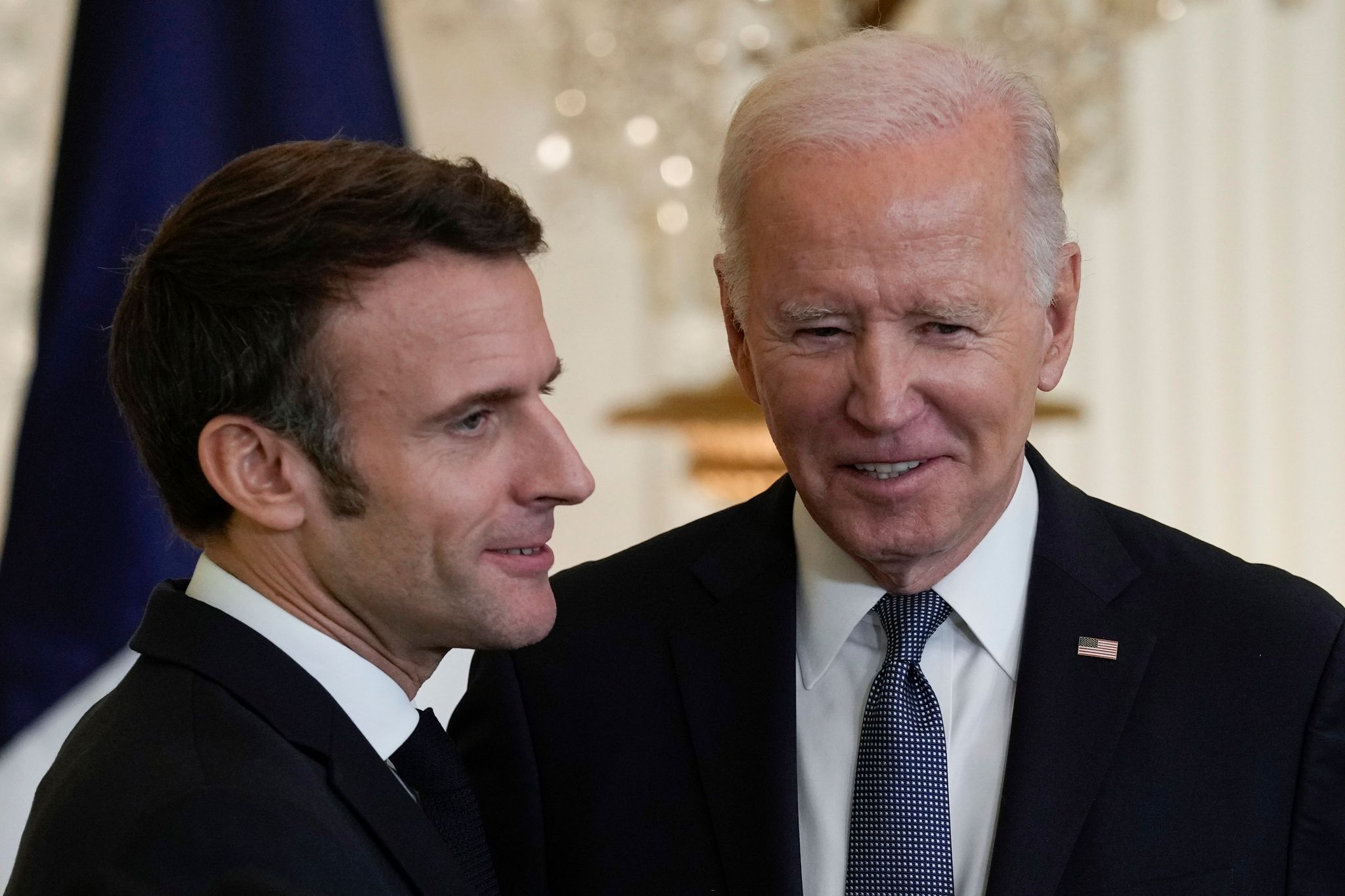 Macron in Peking: China soll Einfluss auf Russland nehmen