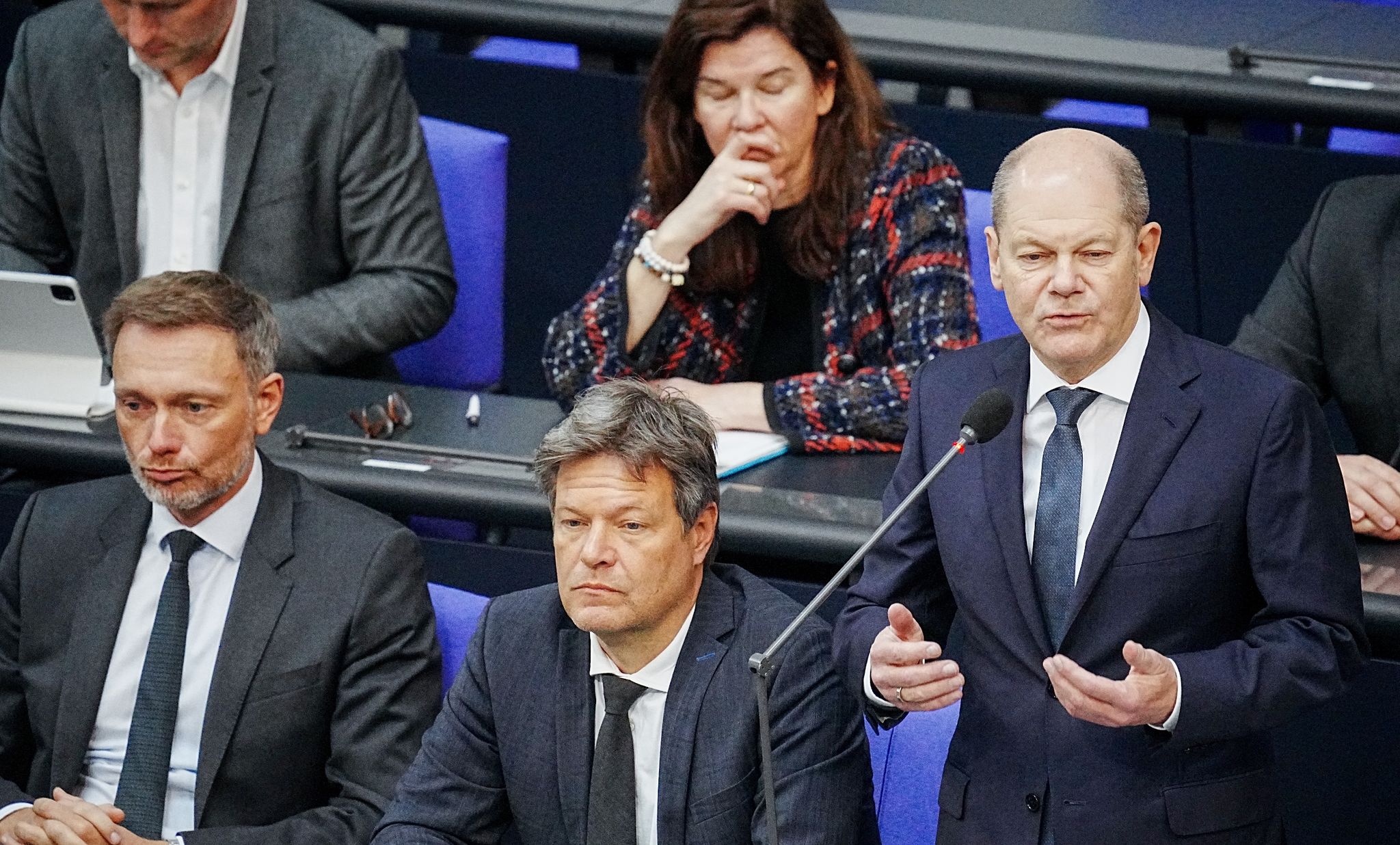 Tiefstwert: Mehrheit unzufrieden mit der Bundesregierung