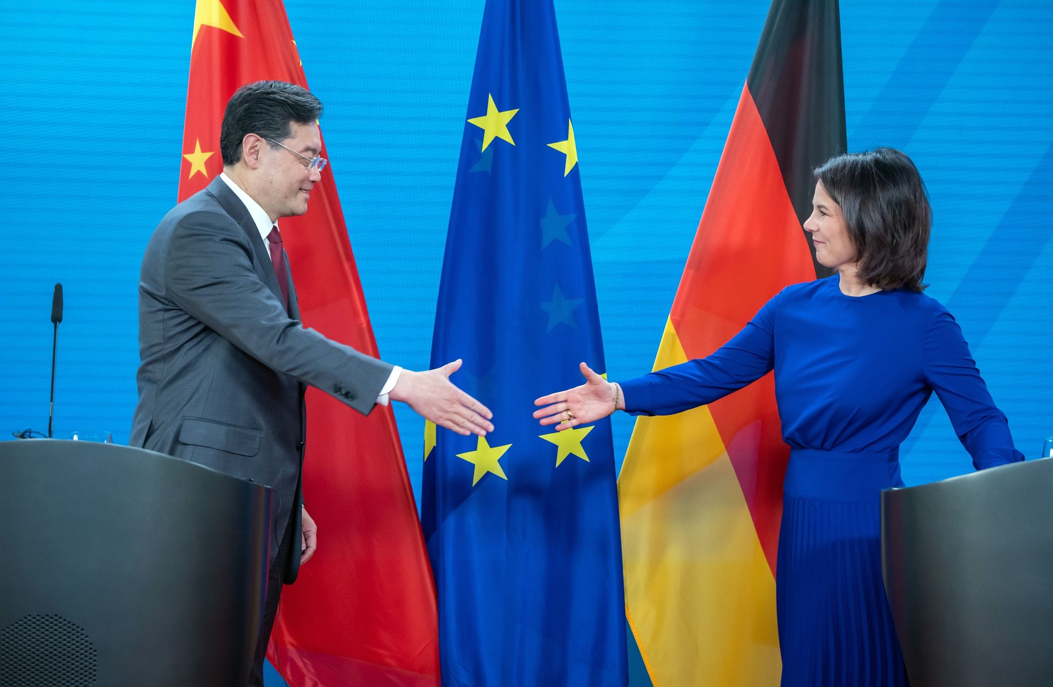 Baerbock ruft China zu offenem Dialog über Differenzen auf