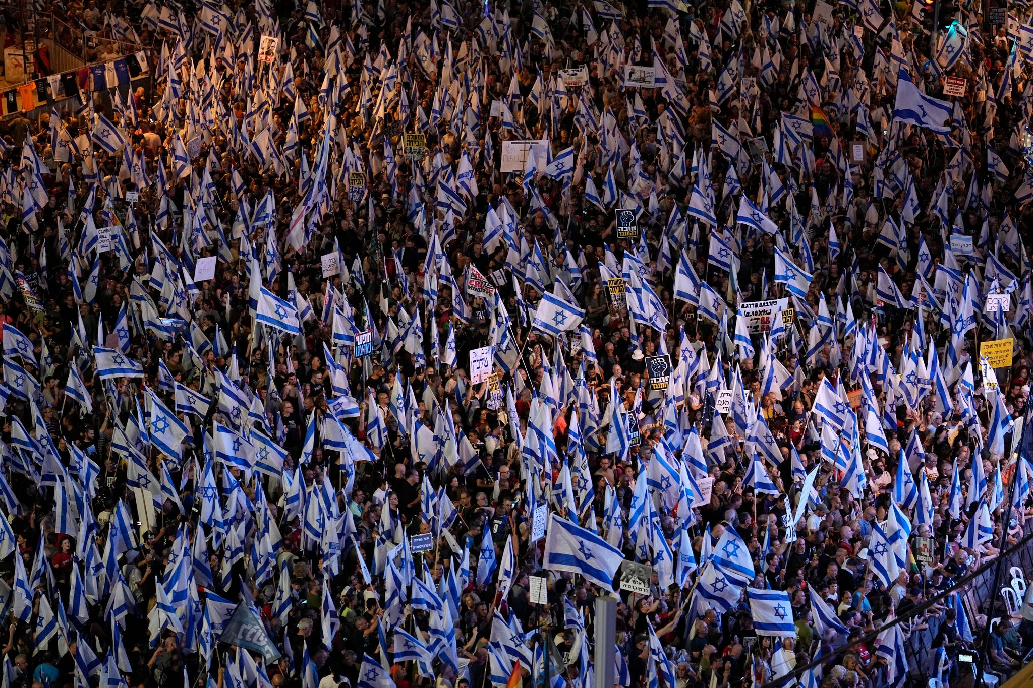 Zehntausende protestieren in Israel erneut gegen Regierung
