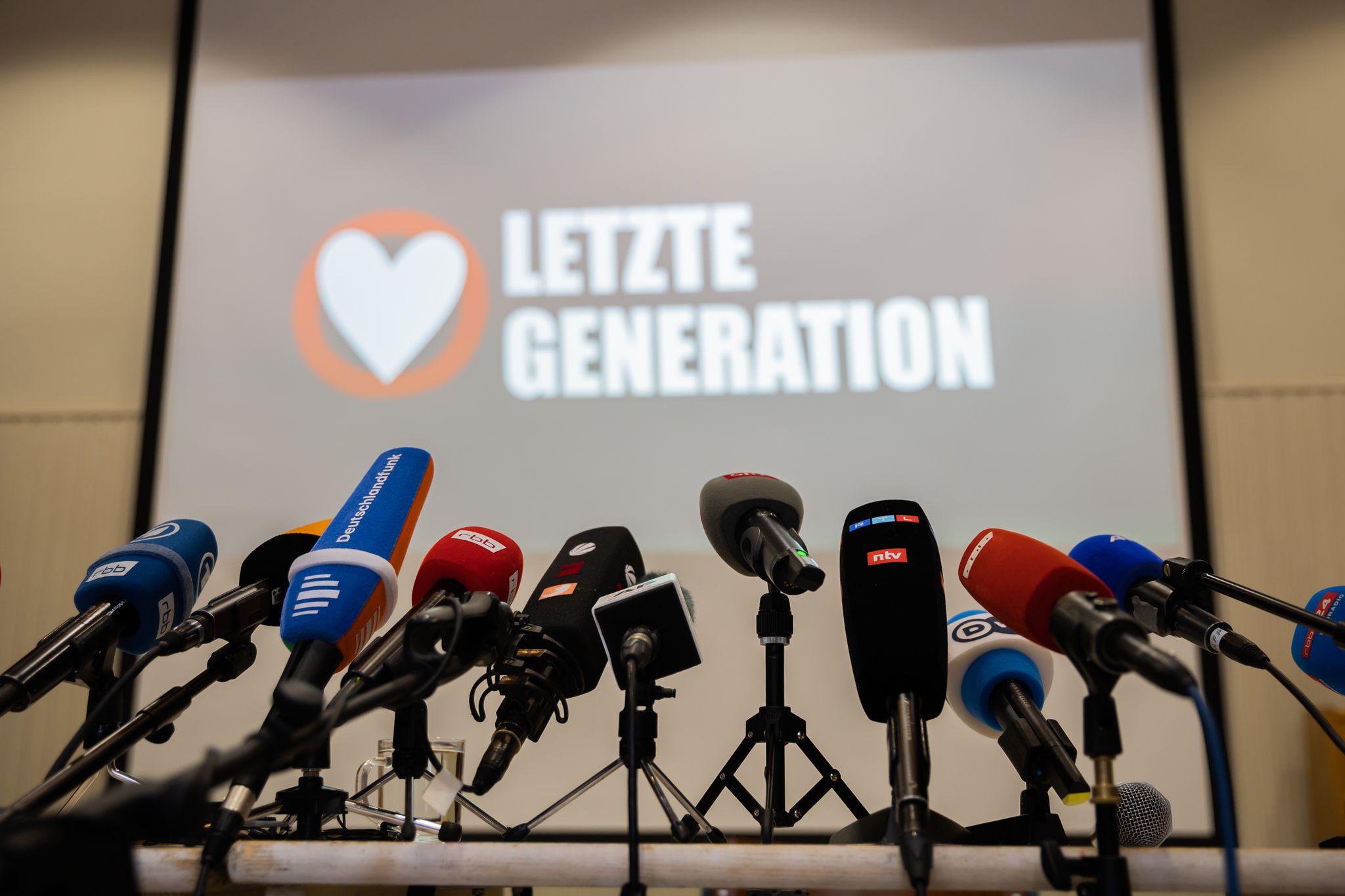 Kanzler: Klimakleber tun Klimaschutz keinen Gefallen