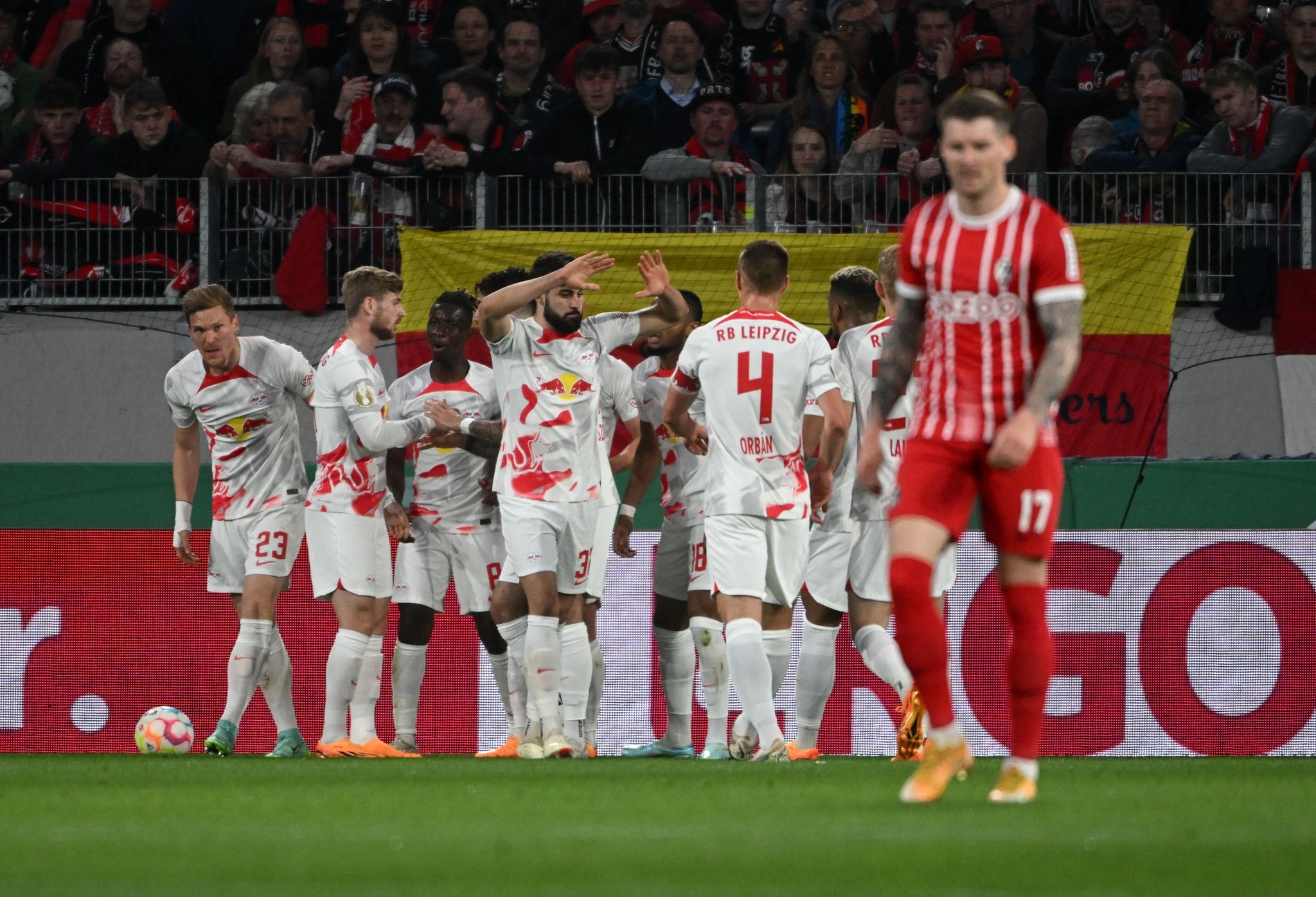 Leipzig mit Offensivspektakel ins Finale: 5:1 in Freiburg