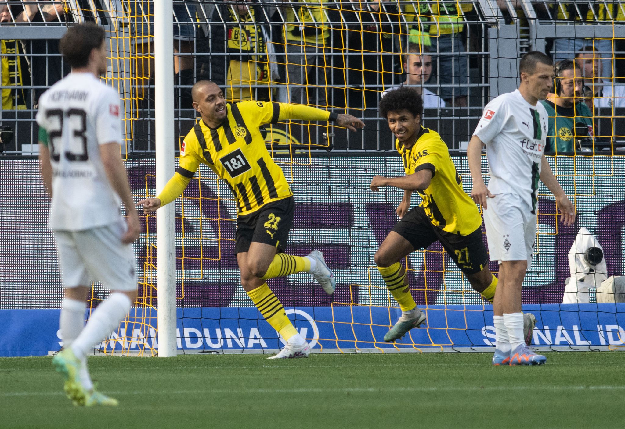 BVB hält Titelrennen spannend: Sieg gegen Mönchengladbach
