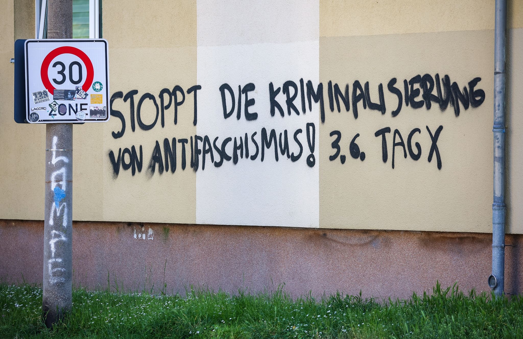 Lina E. kommt vorerst frei – Haftbefehl ausgesetzt