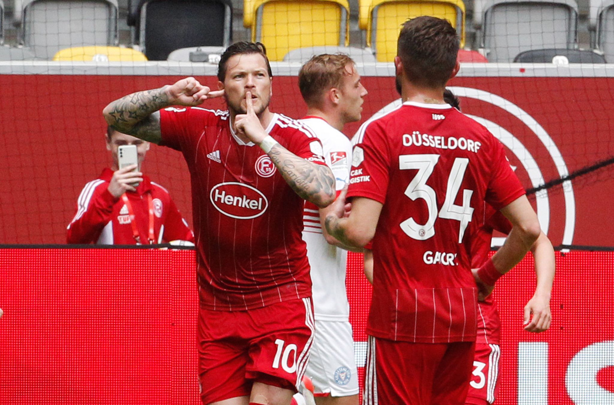 Pauli lässt HSV zittern und verdirbt Darmstadt die Party