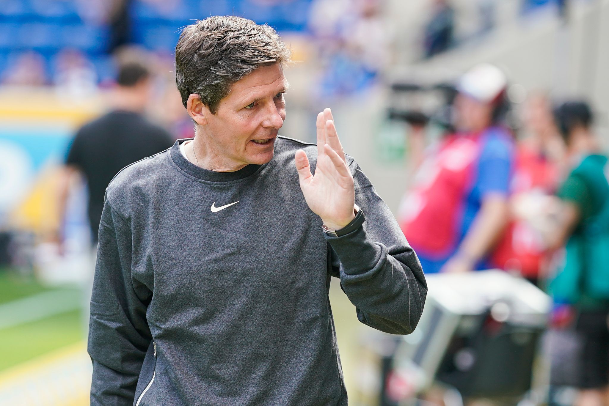 Eiszeit bei Eintracht: Hellmann rügt Glasner nach Wutrede