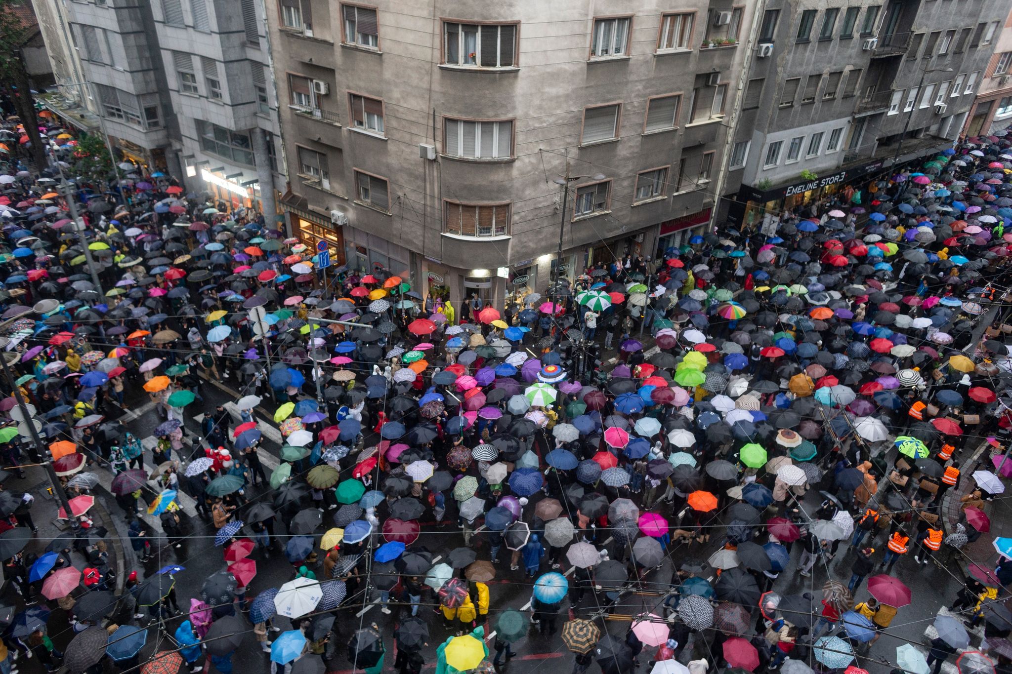 Erneut Zehntausende bei Protest gegen Gewalt in Serbien