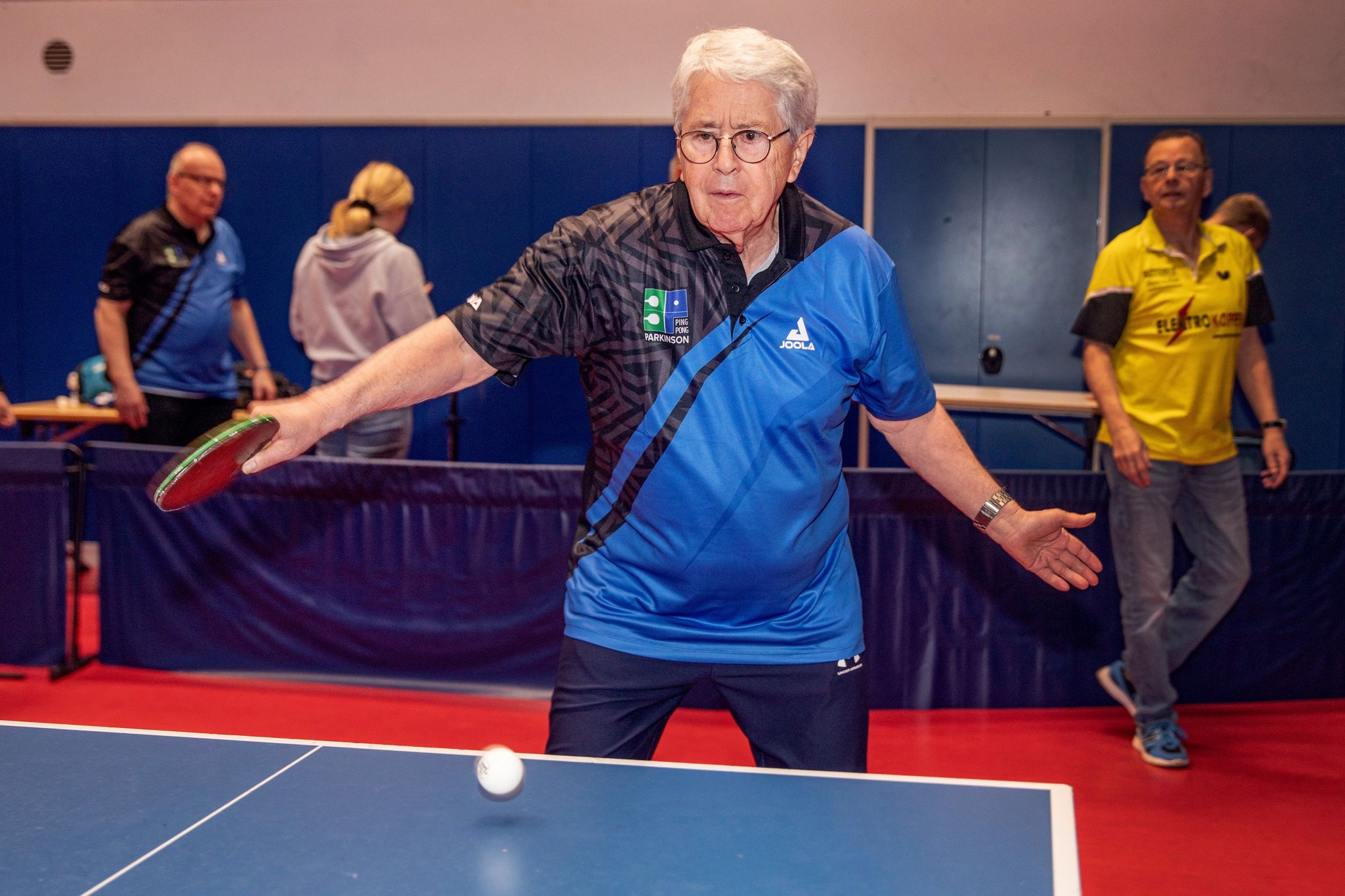 Mit Ping Pong gegen Parkinson: Auch Frank Elstner ist dabei