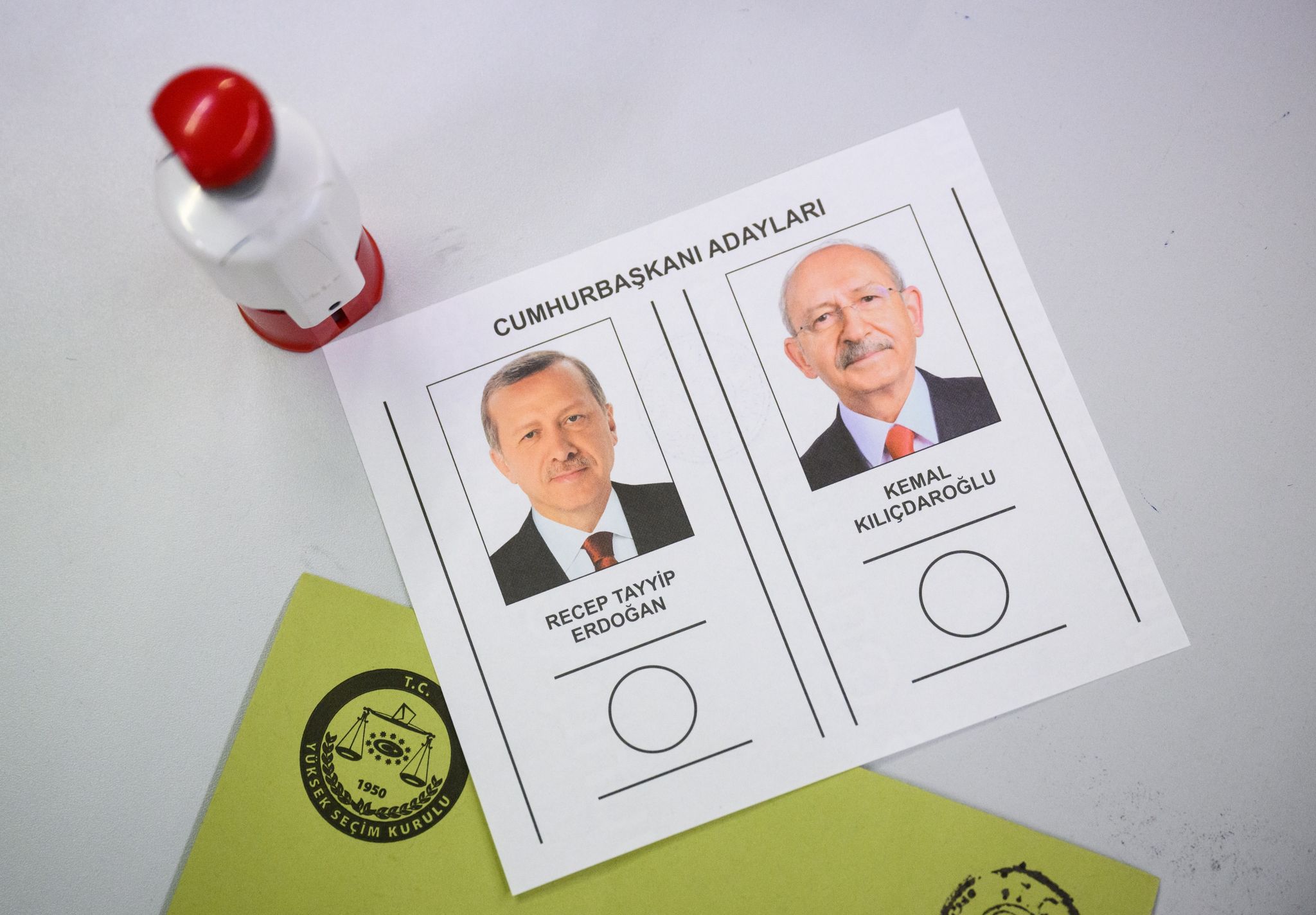 Türkei geht in Stichwahl: Im Griff der Nationalisten