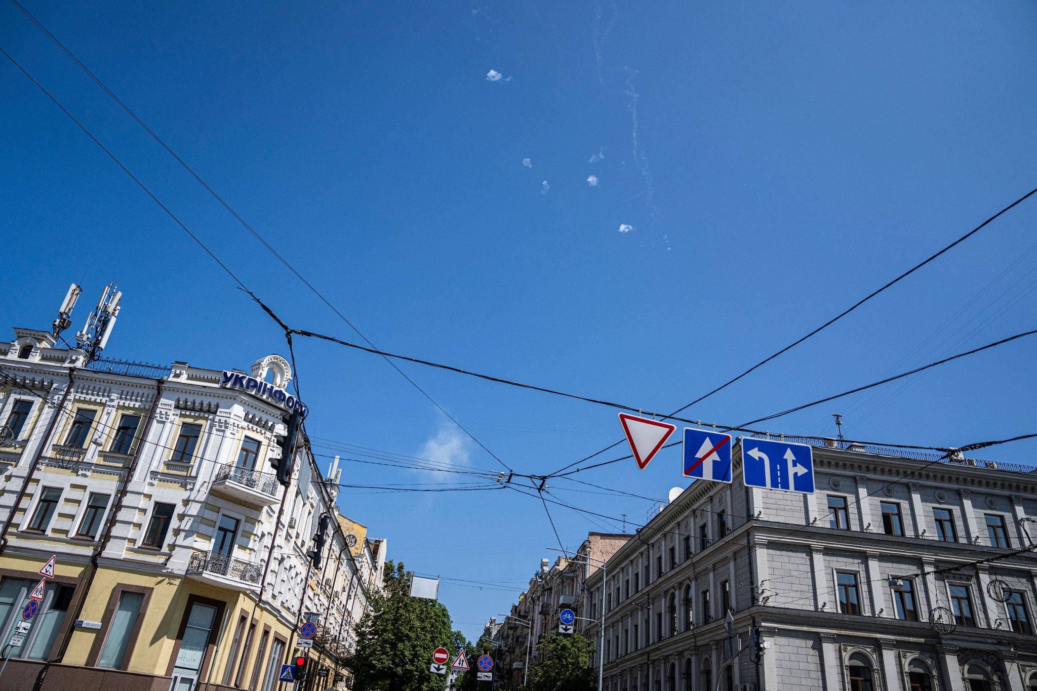 Schwere Detonationen – Luftangriffe auf Kiew
