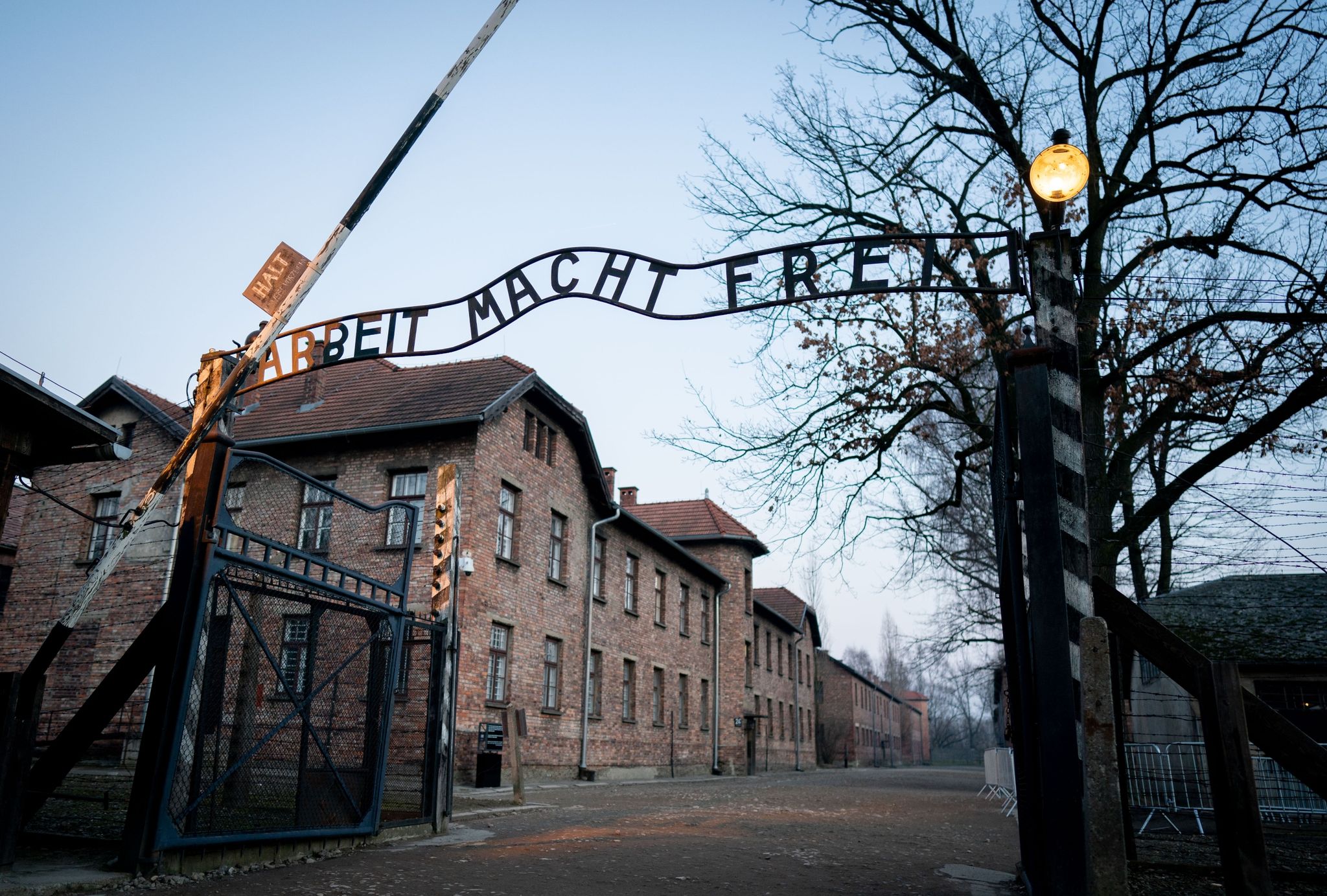 Schüler zeigen Hitlergruß bei Reise nach Auschwitz