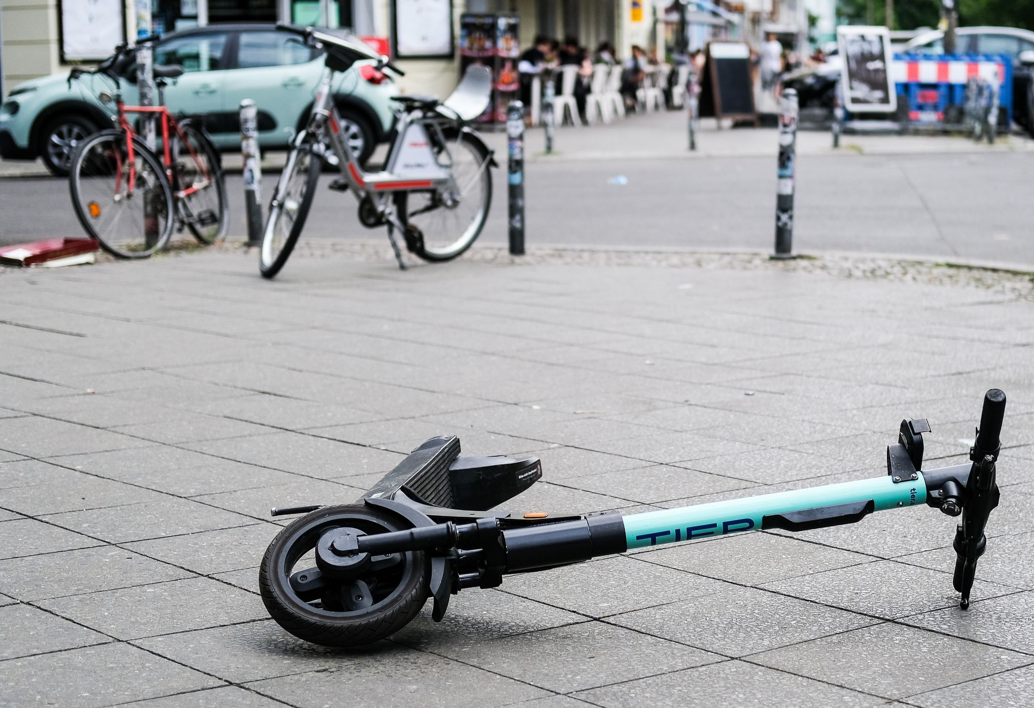 Ermittlungen: Tödlicher Sturz von Radfahrer über E-Roller