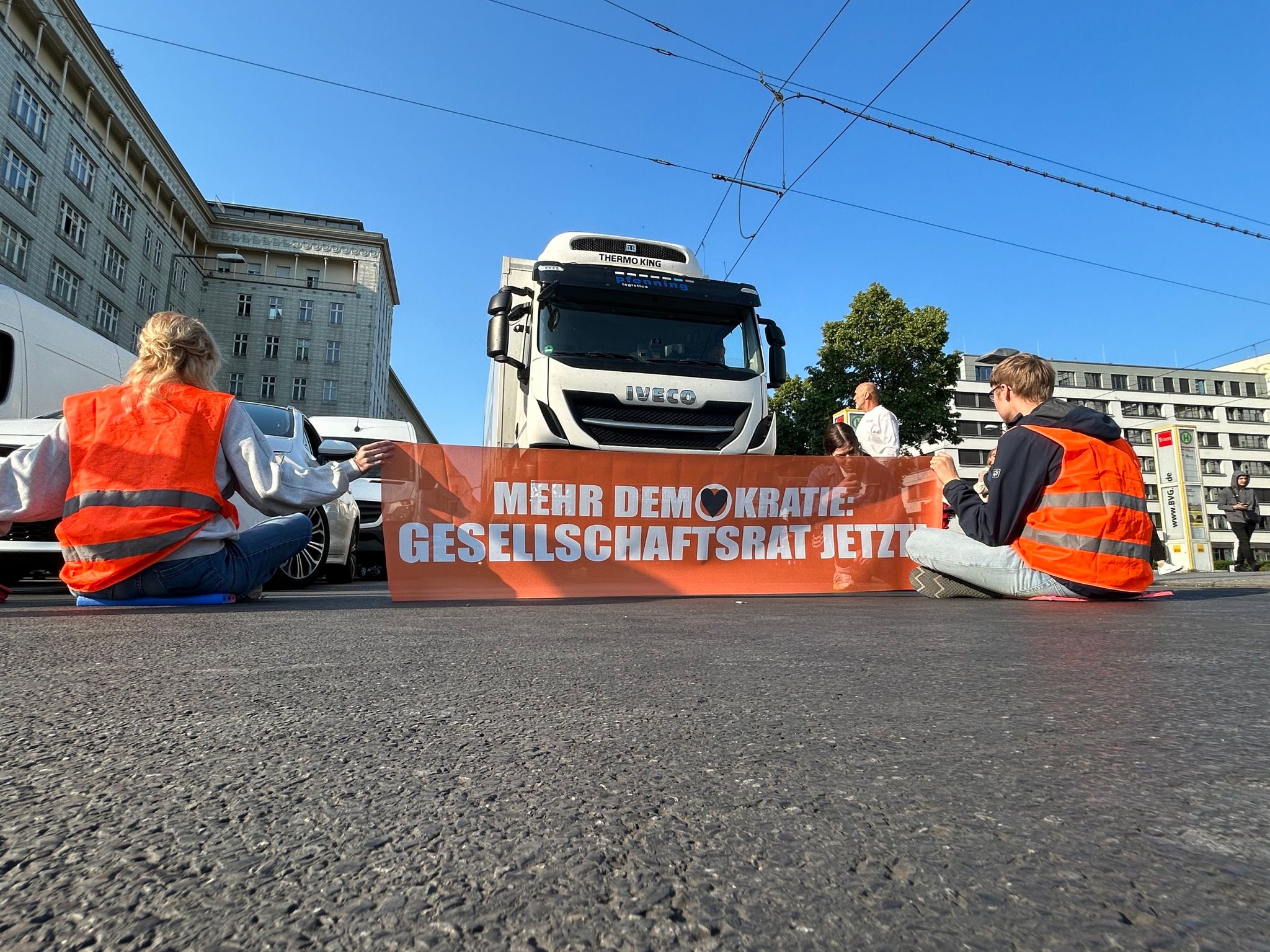 Letzte Generation blockiert erneut Straßen in Berlin