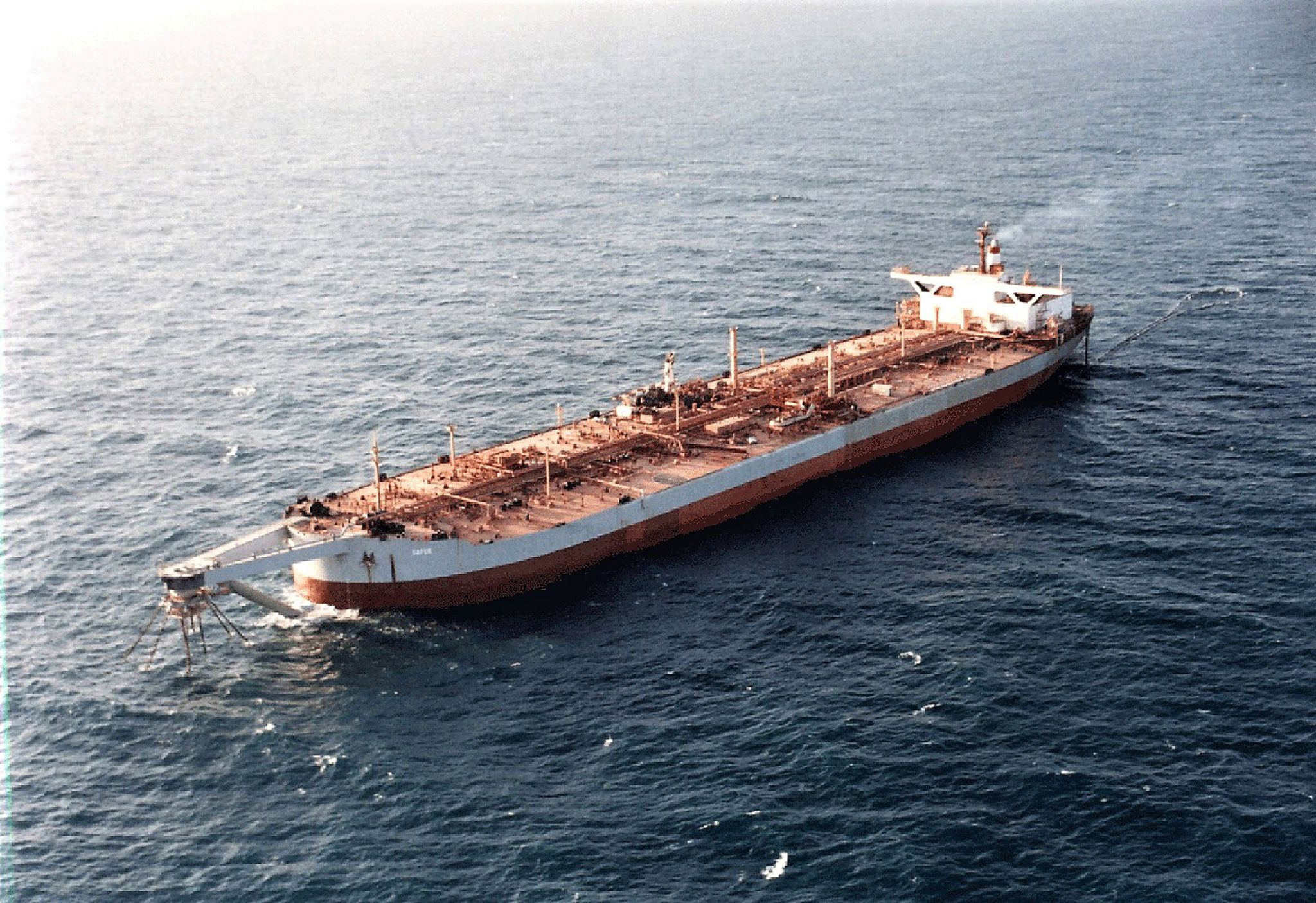 Ökologische Zeitbombe: Bergungsmission für Tanker angelaufen