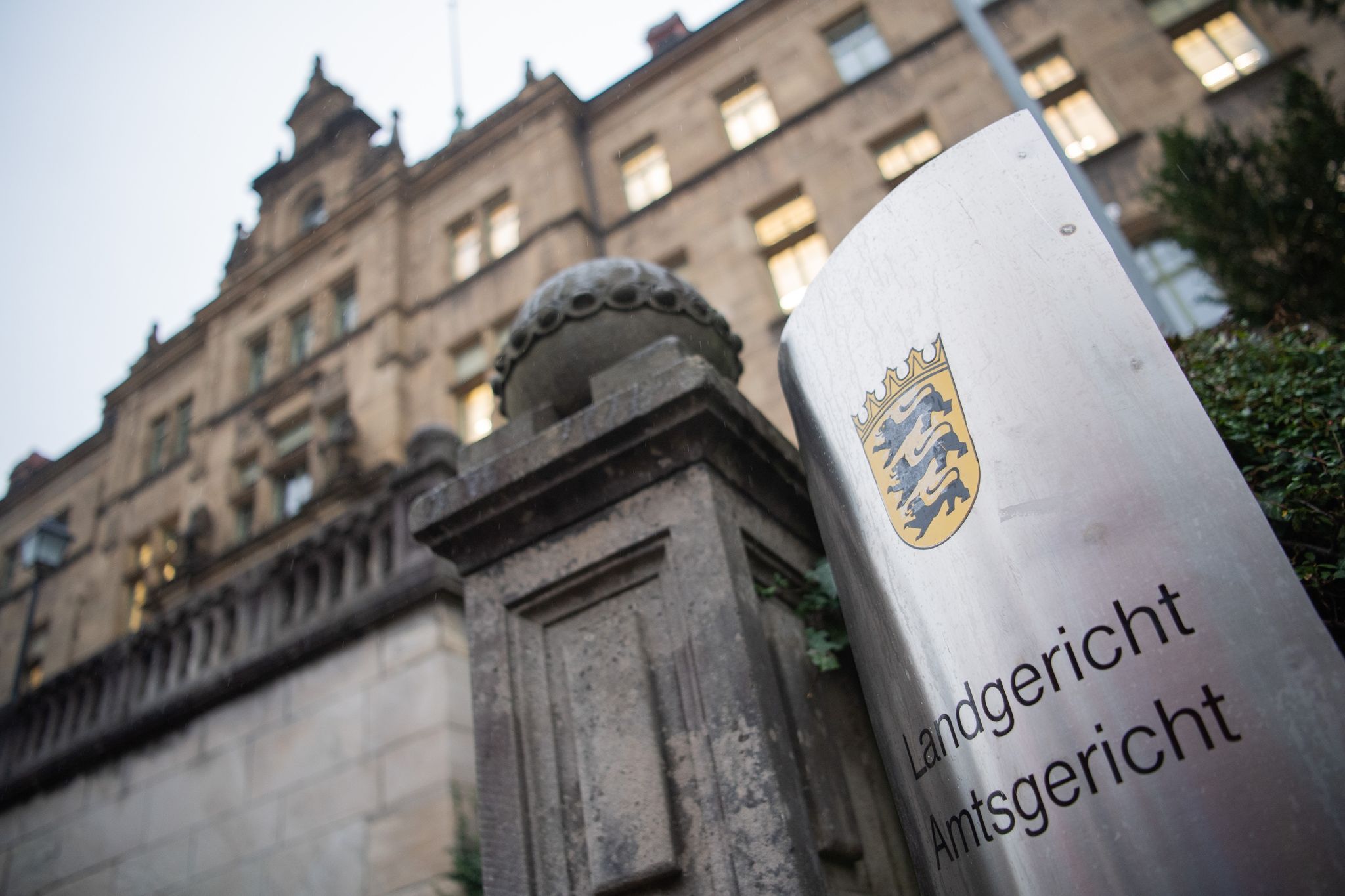 Sechsjährige Tochter zu Sex-Dates mitgenommen: Haftstrafen