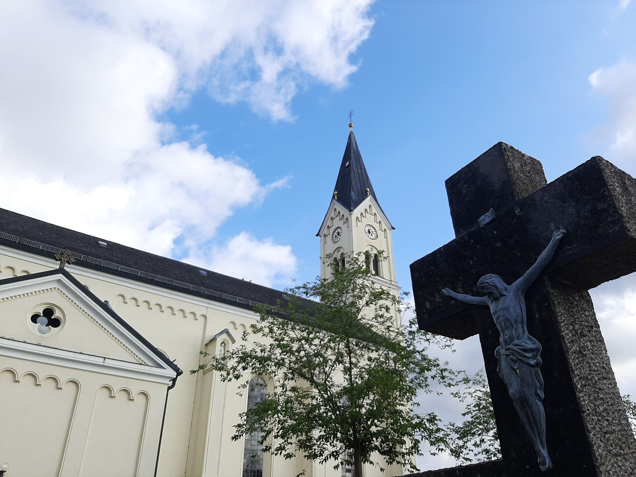 Traunsteiner Papst-Verfahren: Opfer fordert 350.000 Euro