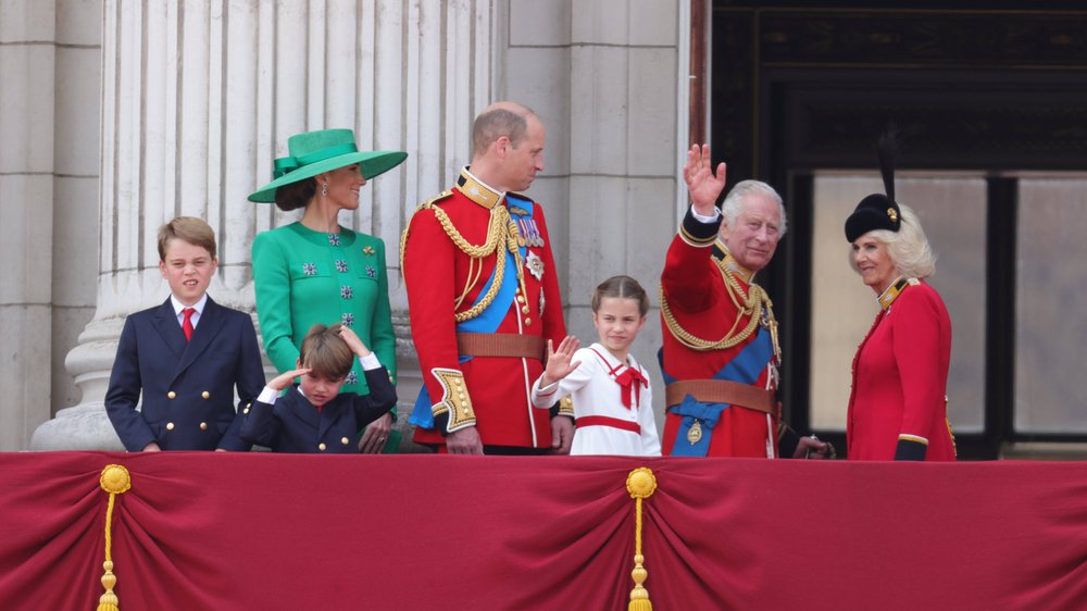Balkon-Auftritt der Royals: Frecher Abschiedsgruß von Prinz Louis