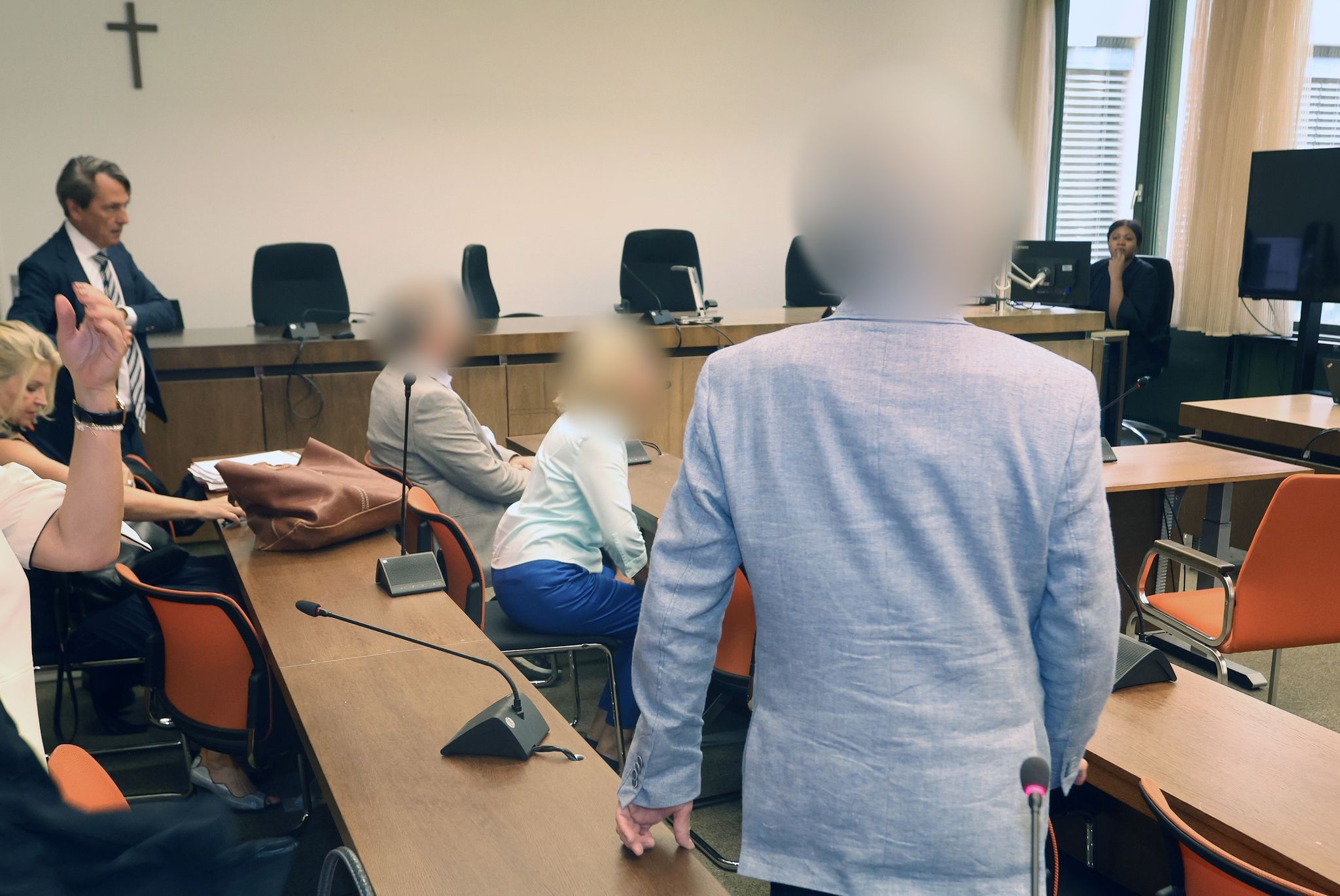 «Ein Schnipp»: Prozess um Sterilisation junger Männer