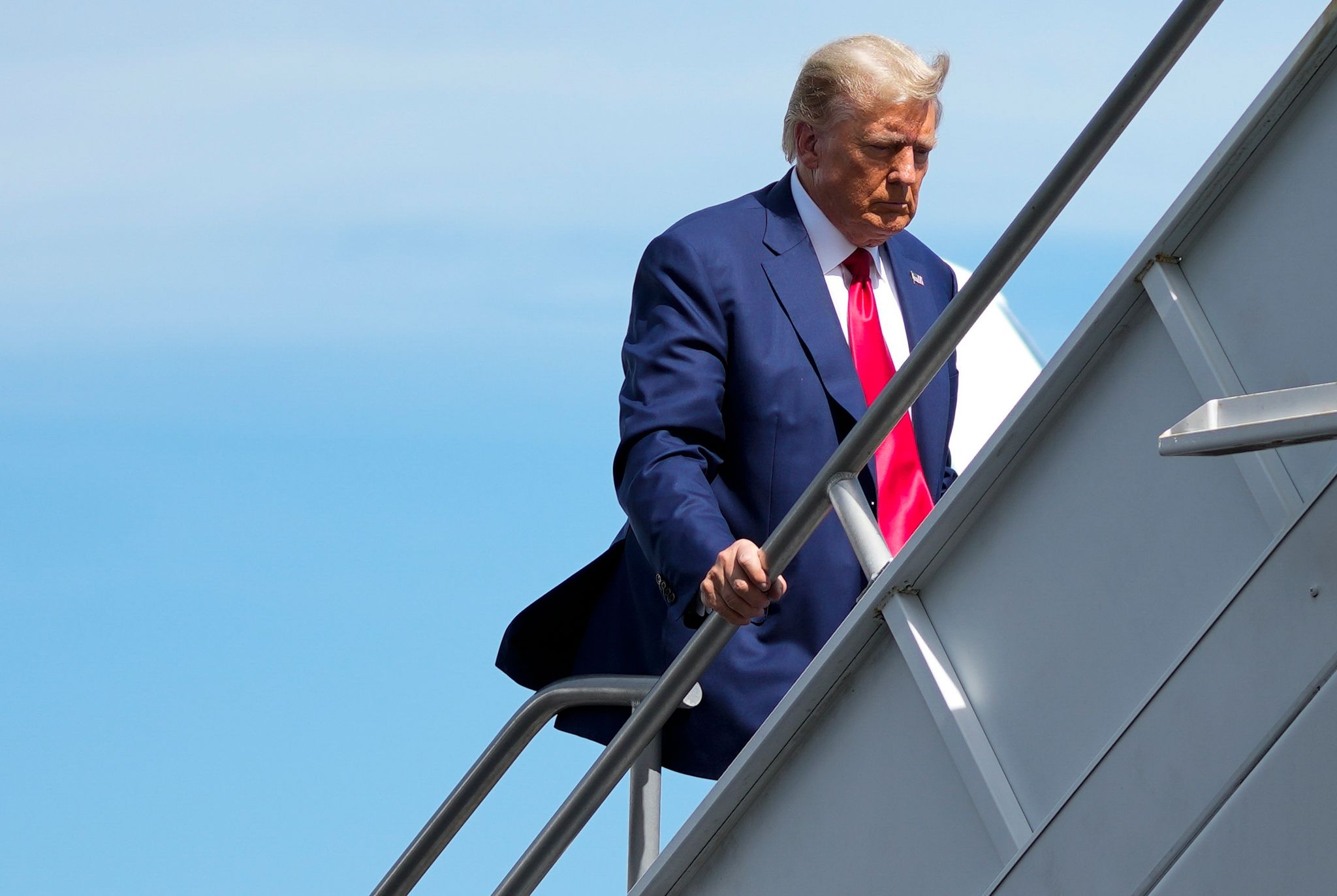 Abgeklärt oder ängstlich? Donald Trump auf der Anklagebank