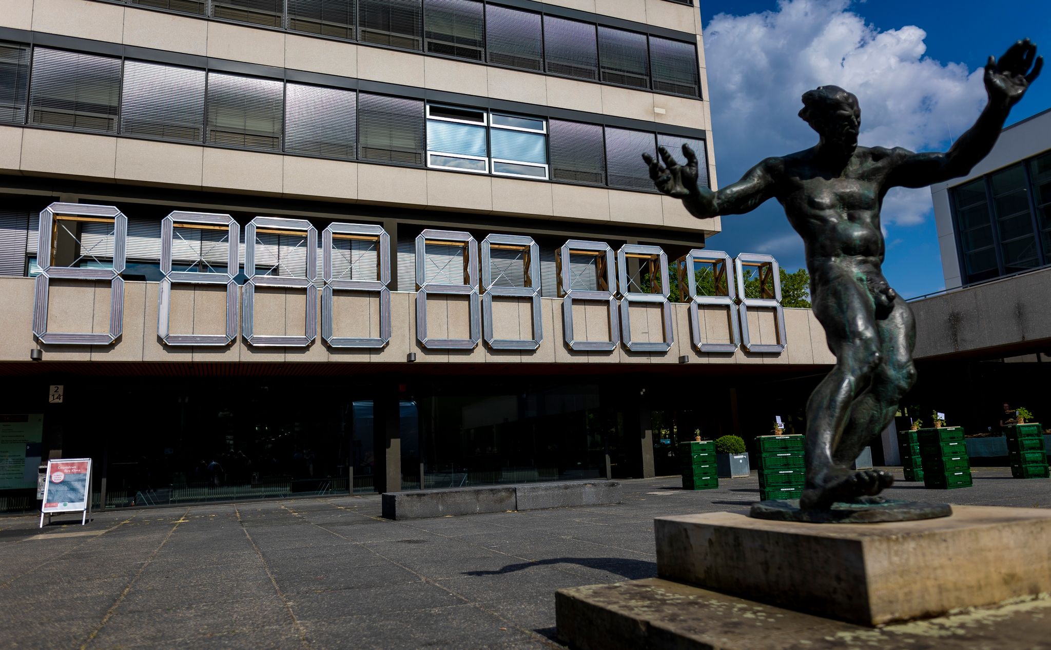 Die Zeit läuft: TU Braunschweig startet Klima-Uhr