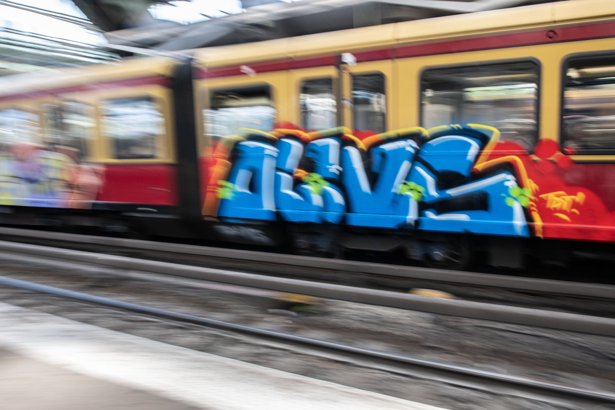 Bahn: Millionenschäden durch Graffiti und Vandalismus
