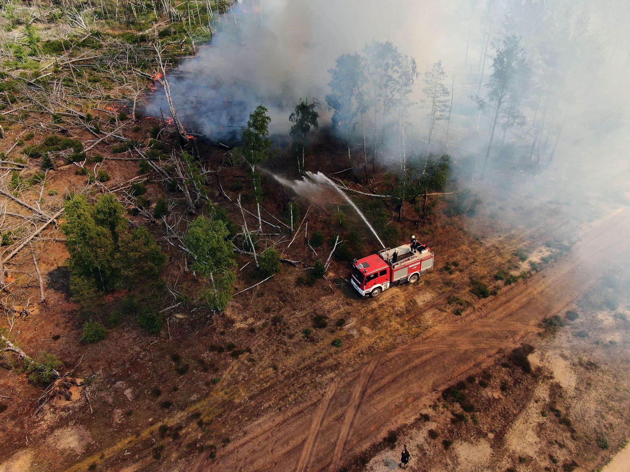 Waldbrand nahe Jüterbog: Lage weiterhin angespannt