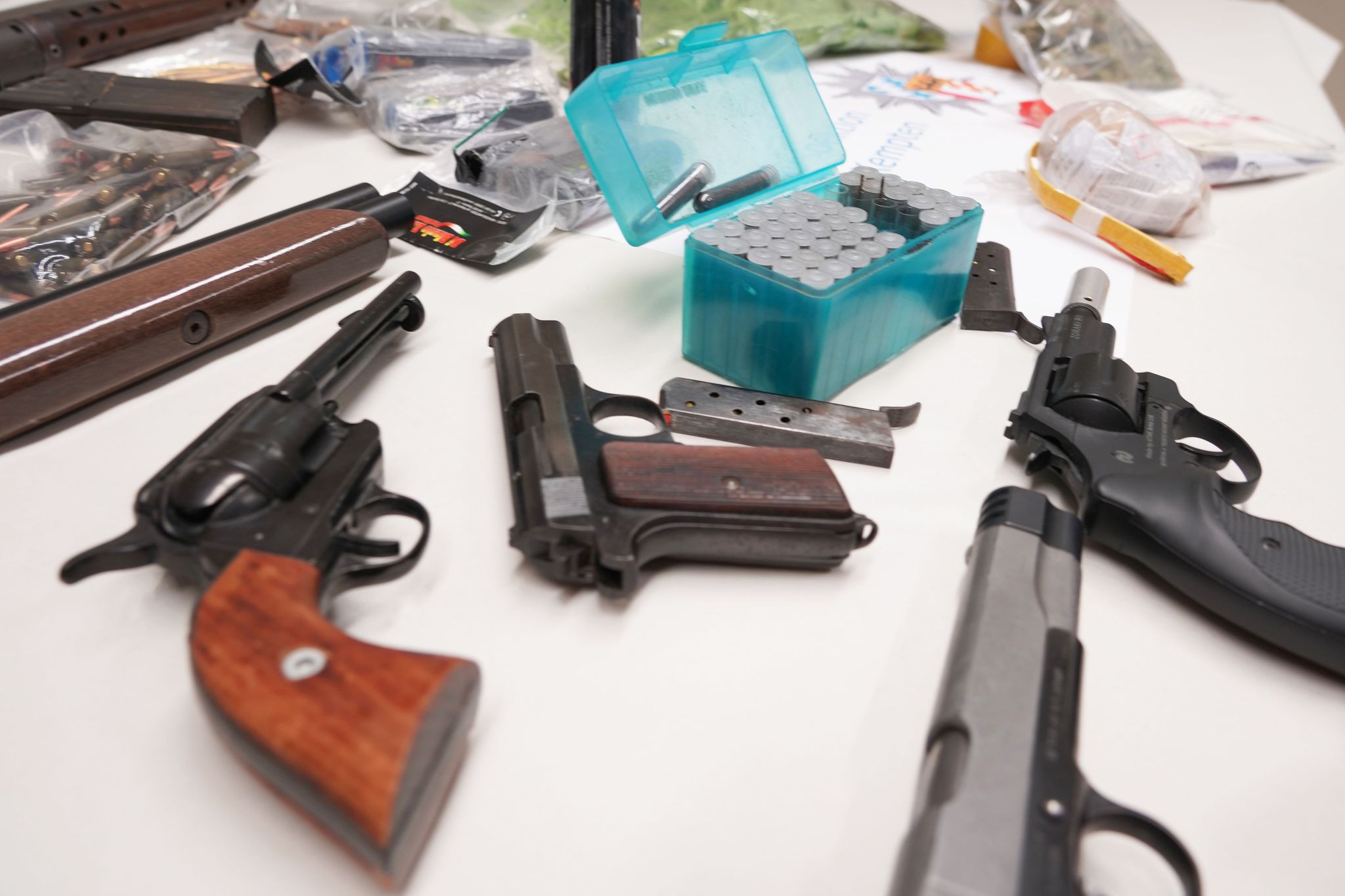 Nach Amokläufen: Serben geben mehr als 78.000 Waffen ab