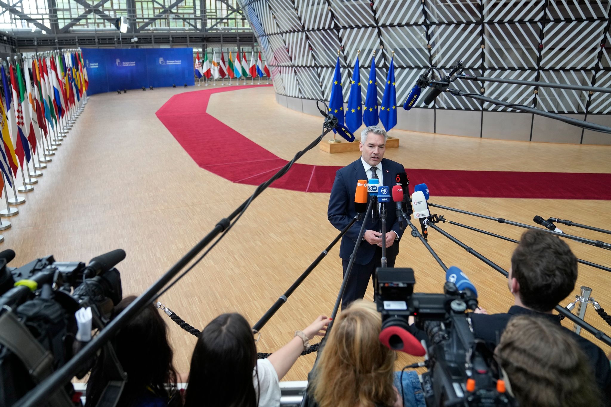 EU hält sich mit Sicherheitsgarantien für Kiew zurück
