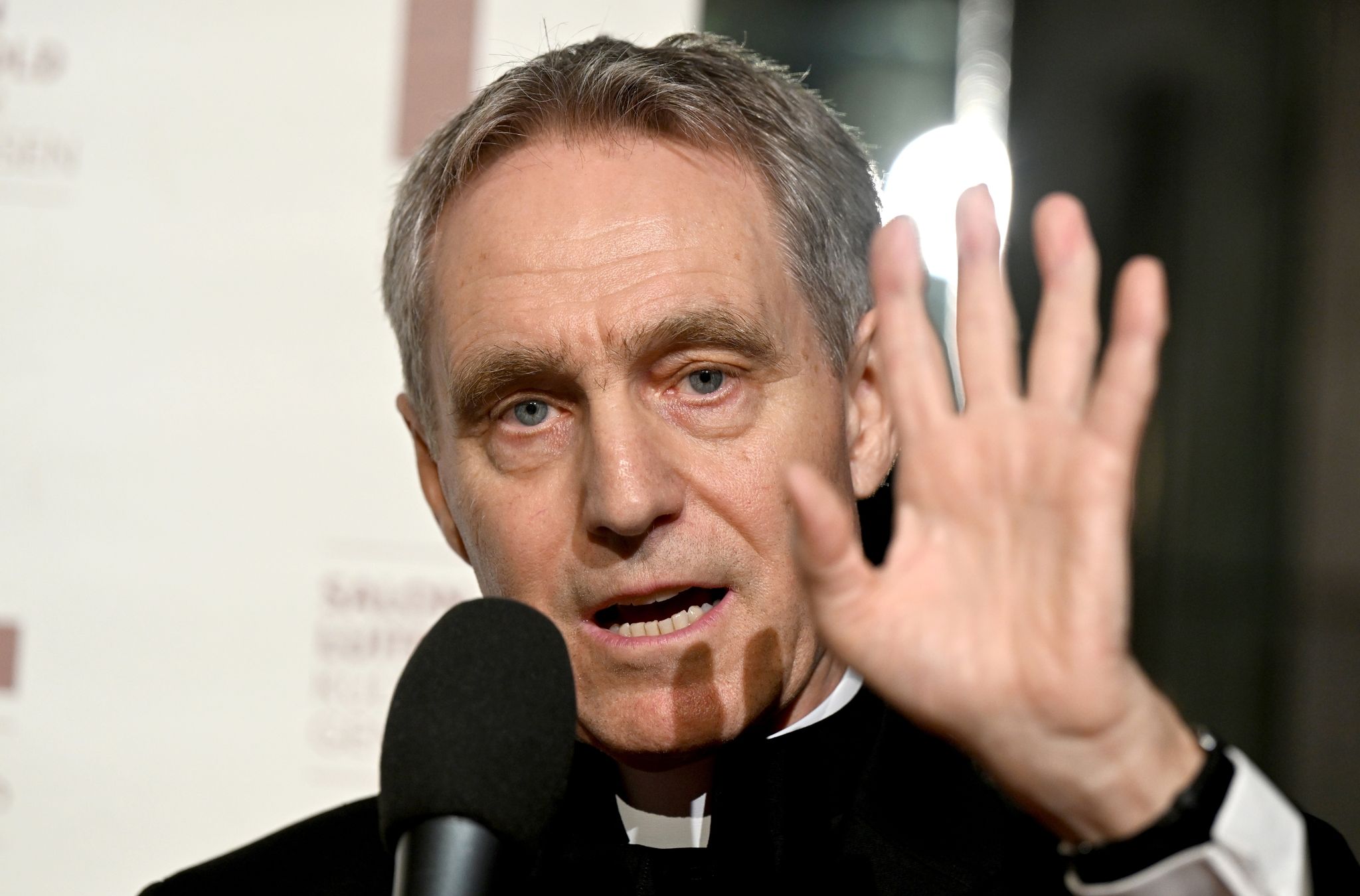 Papst versetzt Gänswein ohne Ämter nach Freiburg