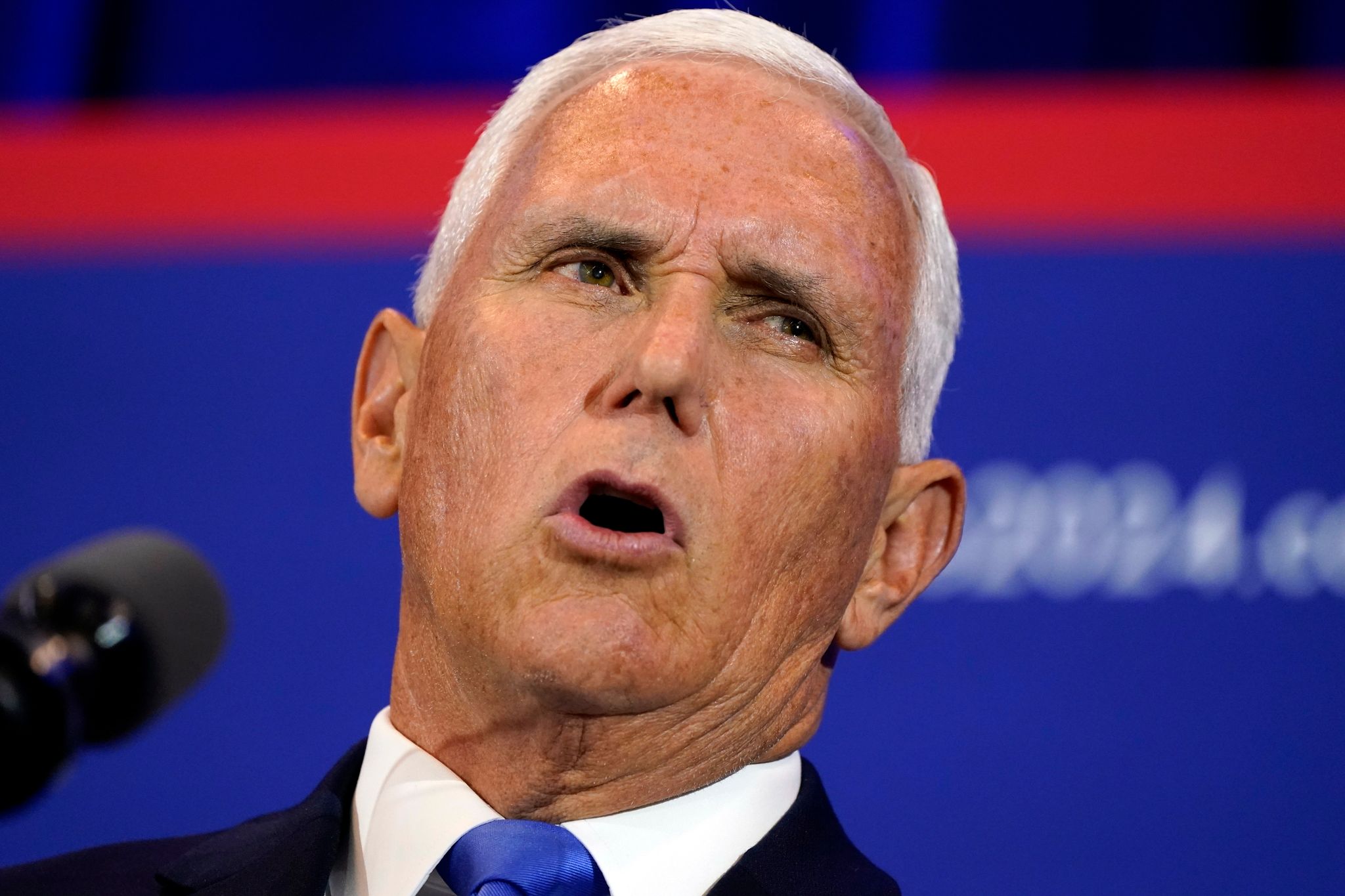 Pence startet Wahlkampf mit verbalem Angriff auf Trump