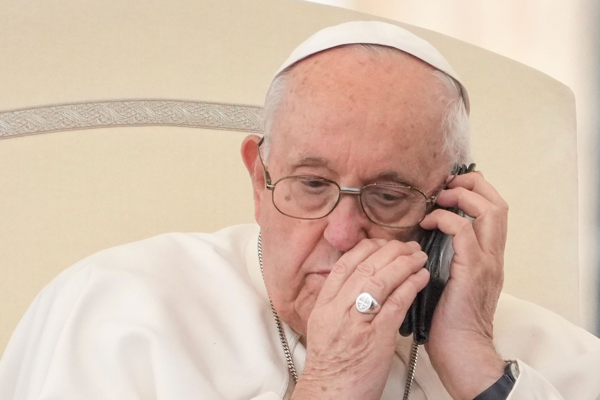 Papst übersteht zweite Nacht im Krankenhaus gut