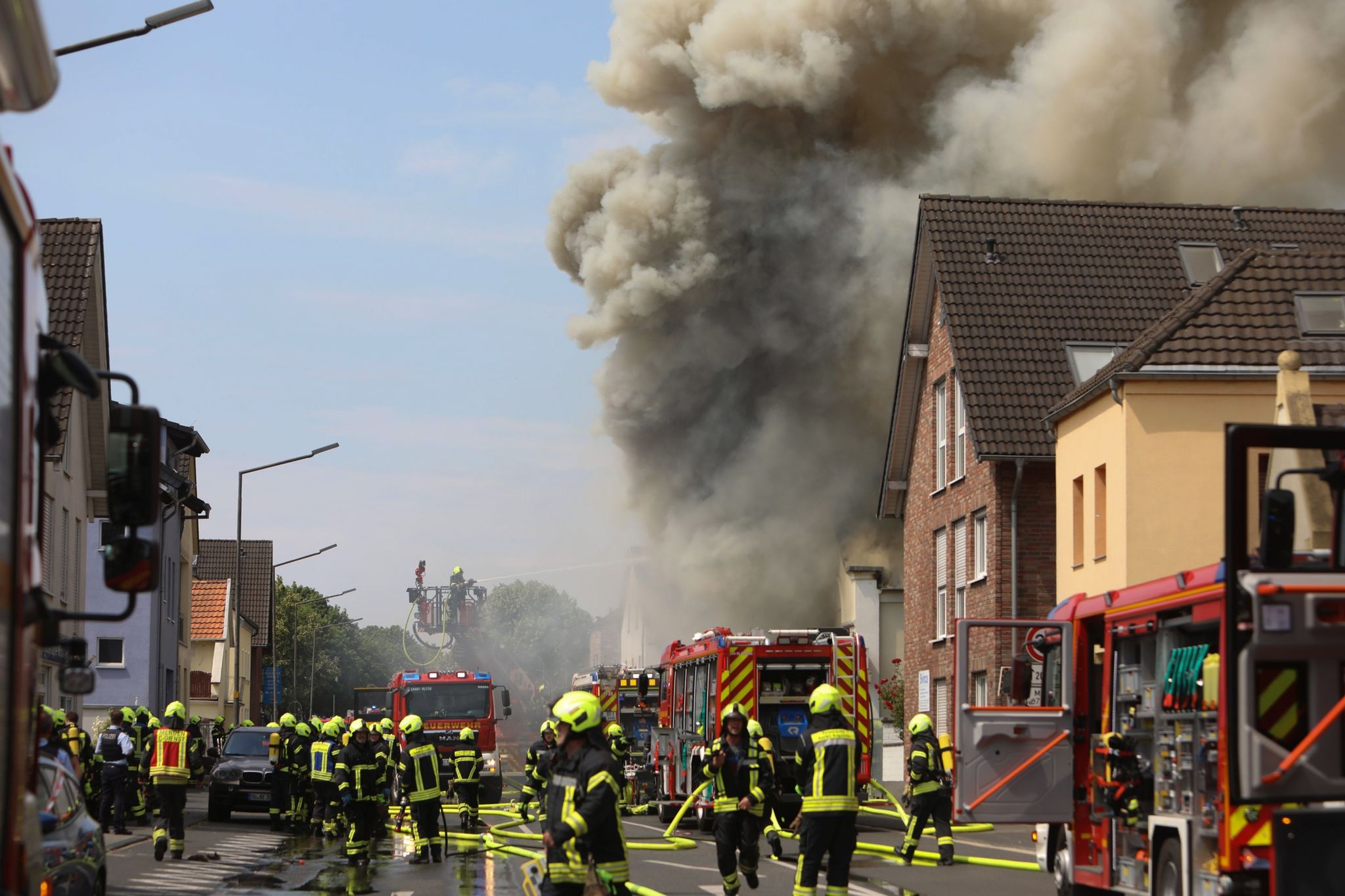 Zwei Feuerwehrleute bei Brand in Sankt Augustin umgekommen