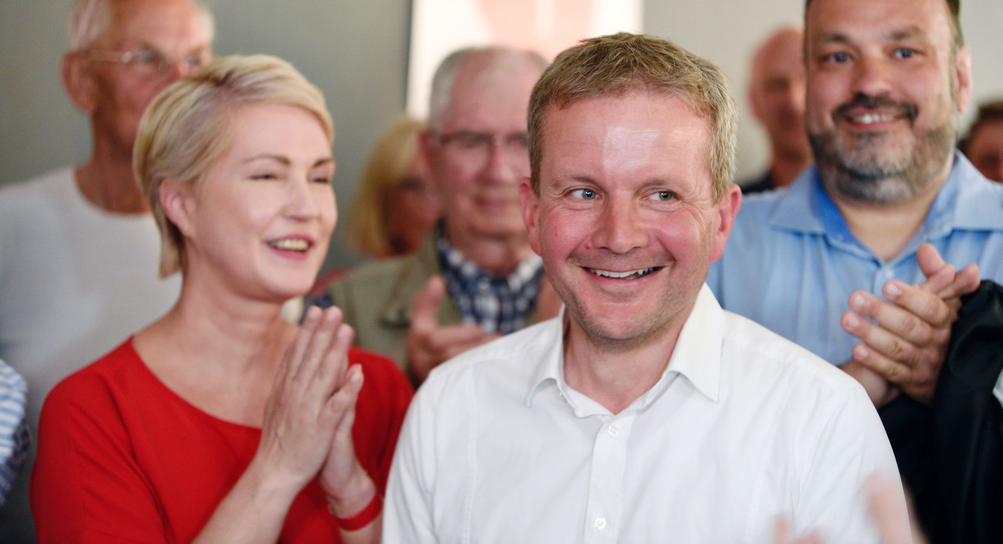 Schwerin: Badenschier verteidigt Rathaus gegen AfD-Mann Holm